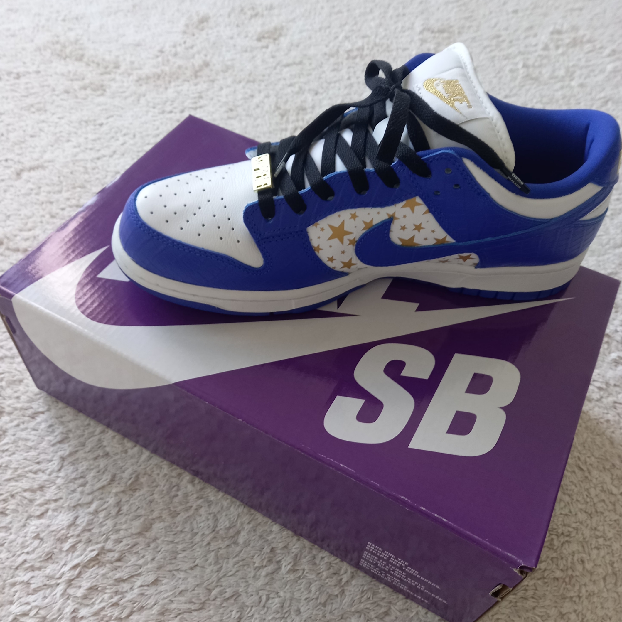 Nike x Supreme SB Dunk Low Hyper Blue 착용 스타일 - 1