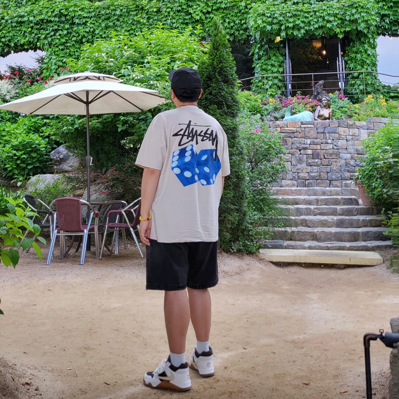 Stussy Diced Out T-Shirt Smoke, Jordan x Travis Scott Jumpman Jack TR Sail and Dark Mocha 착용 스타일