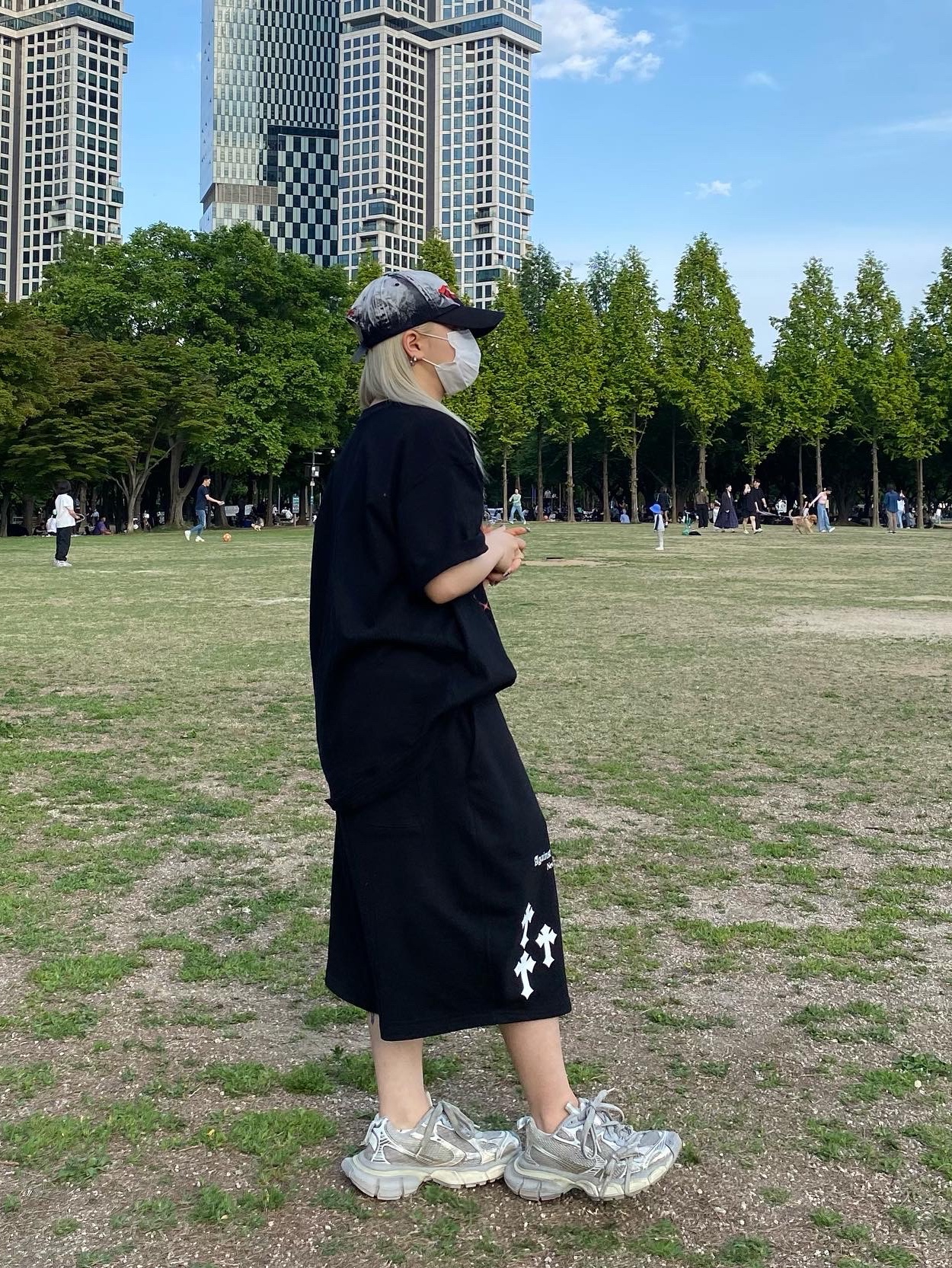 [더블적립] ETCE Fadeout Cap Black, (W) Balenciaga 3XL Sneakers Light Beige 착용 스타일 - 4