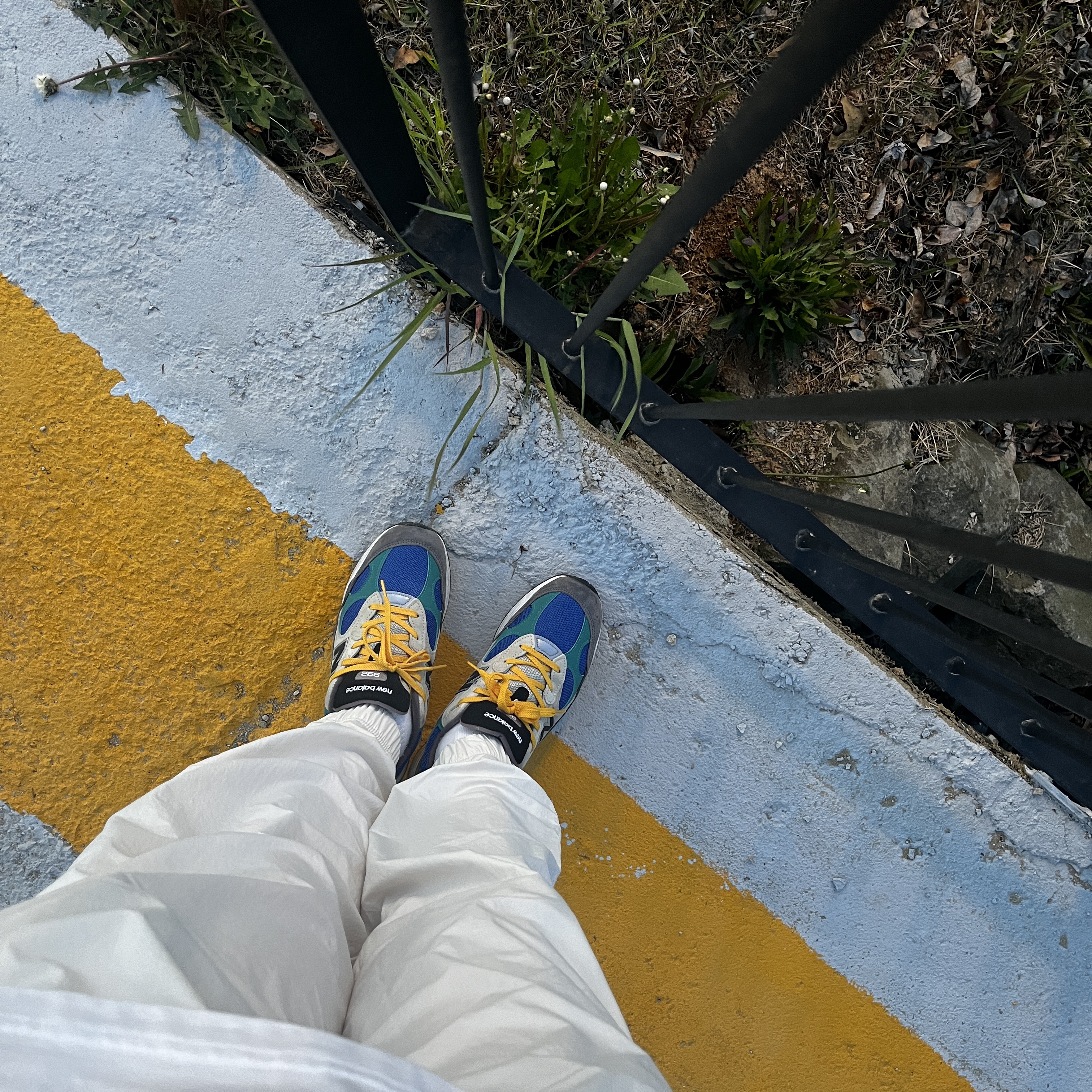 New Balance x Billy's 992 Made in USA Grey Blue Teal, Nike NRG Solo Swoosh Woven Track Pants Phantom White - Asia 착용 스타일