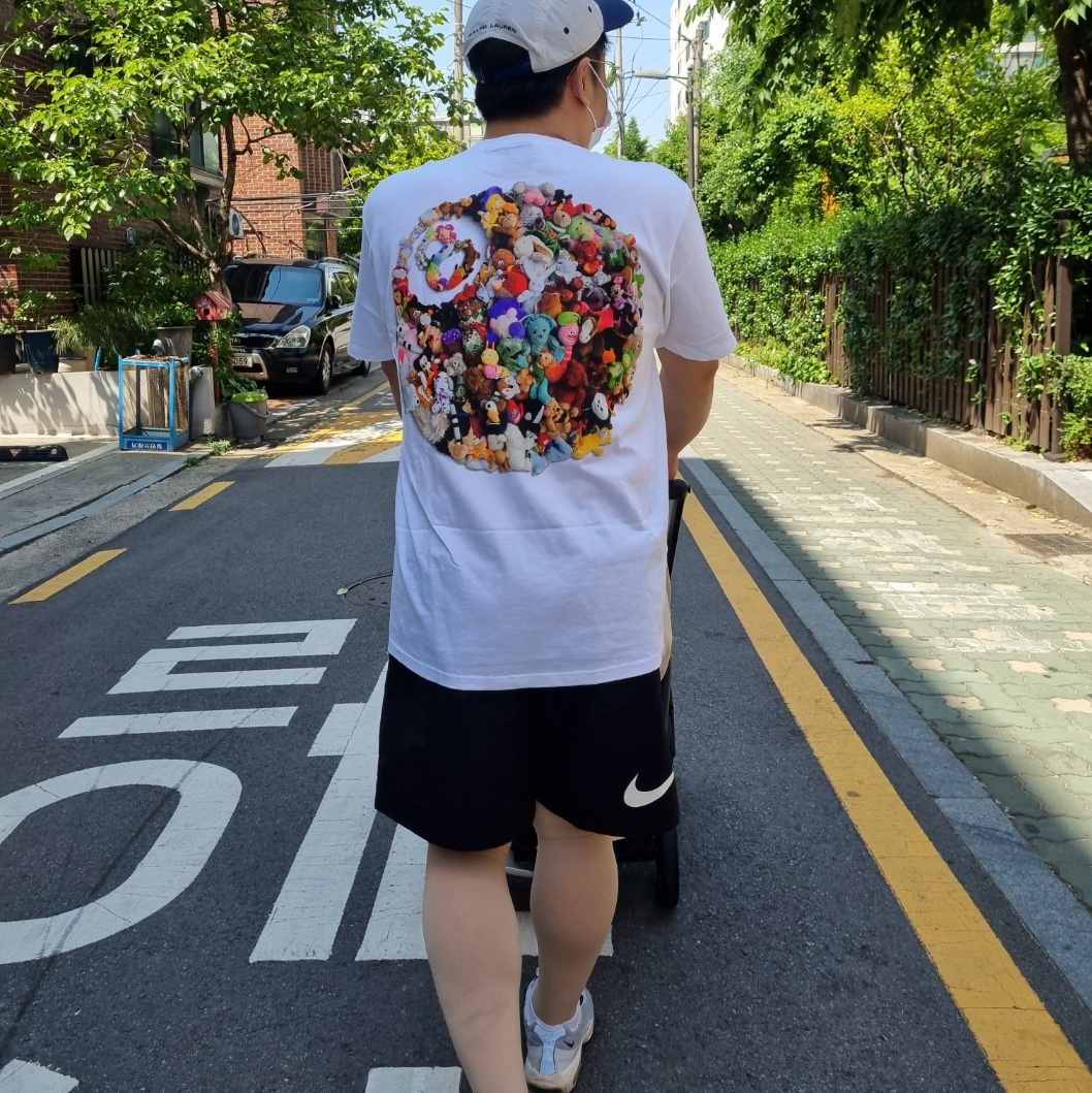 Nike x Stussy Shorts Black (FJ9167-010), Stussy Plush T-Shirt White 착용 스타일