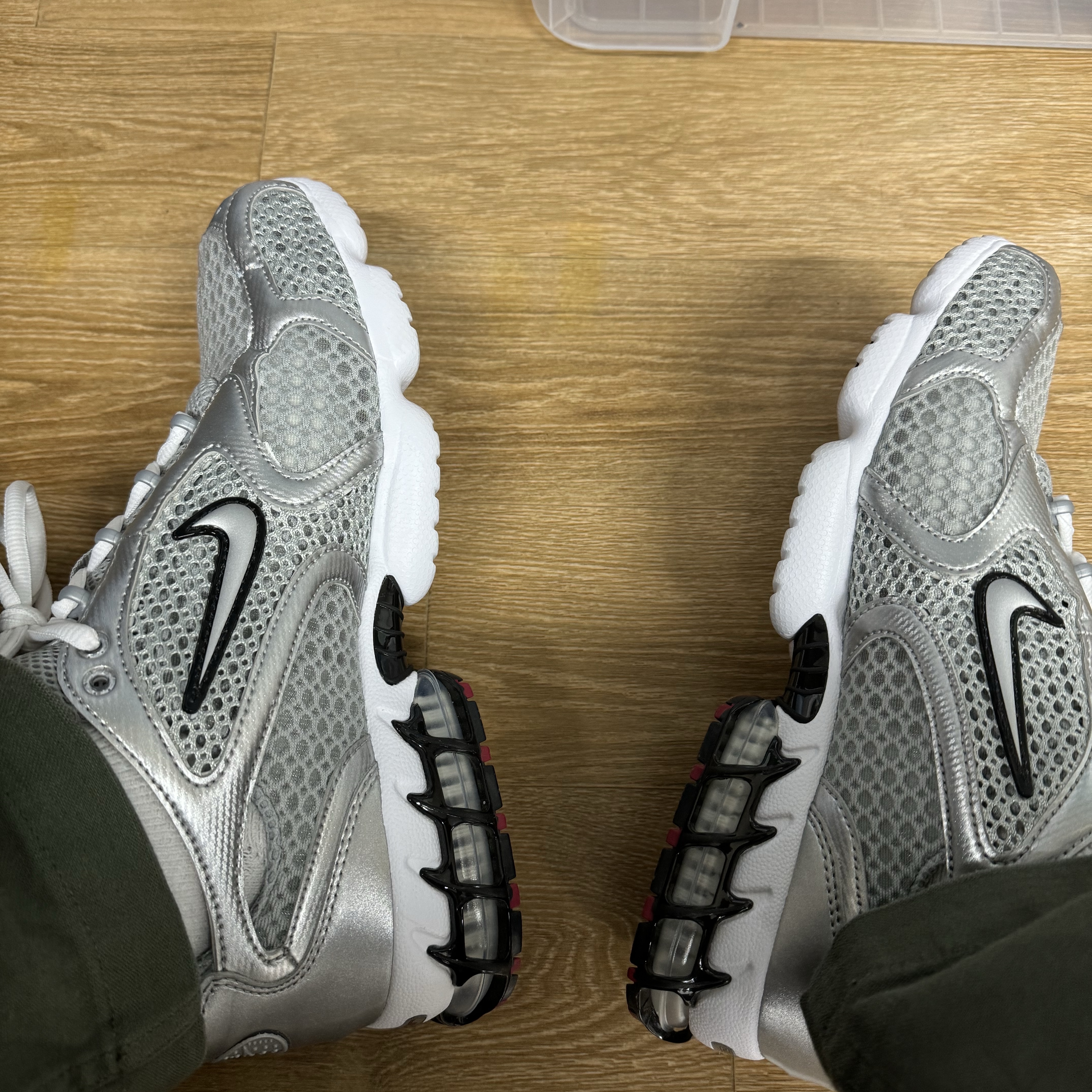 Nike Air Zoom Spiridon Cage 2 Metallic Silver 착용 스타일 - 1