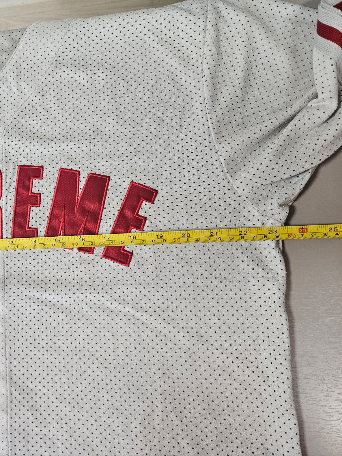 Supreme Ultrasuede Mesh Baseball Jersey Grey - 24SS, Supreme Ultrasuede Mesh Short Grey - 24SS 착용 스타일 - 10