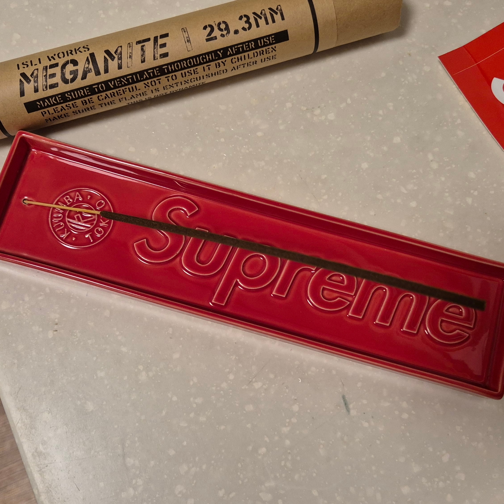 Supreme Kuumba Incense Tray Red - 24SS 착용 스타일 - 1