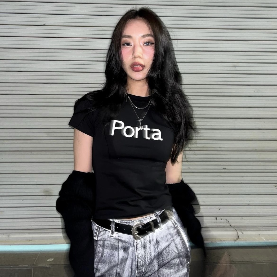 Porta Fitted Logo Half Top White, Porta Fitted Logo Half Top Black 착용 스타일