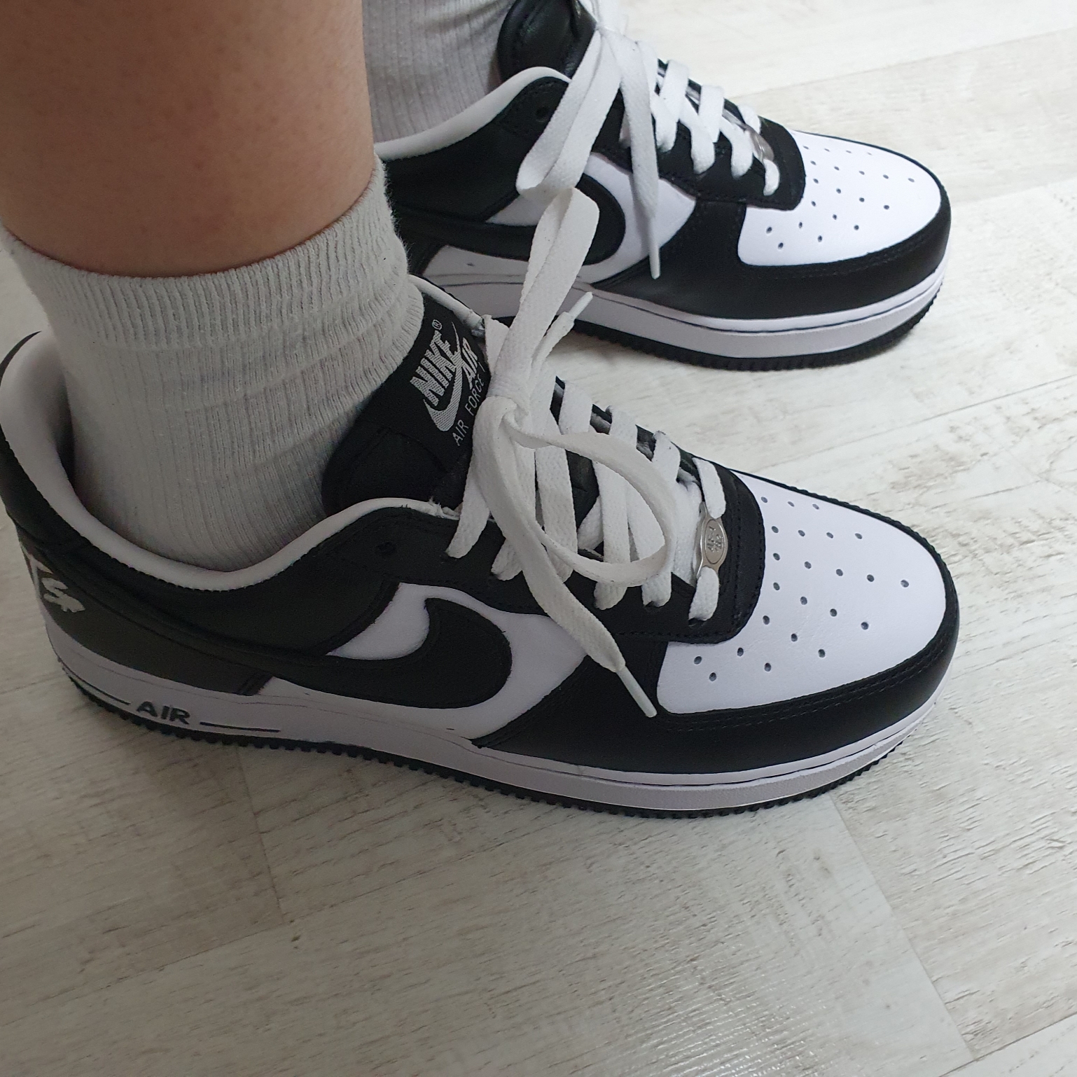 Nike x Terror Squad Air Force 1 Low QS Blackout 착용 스타일
