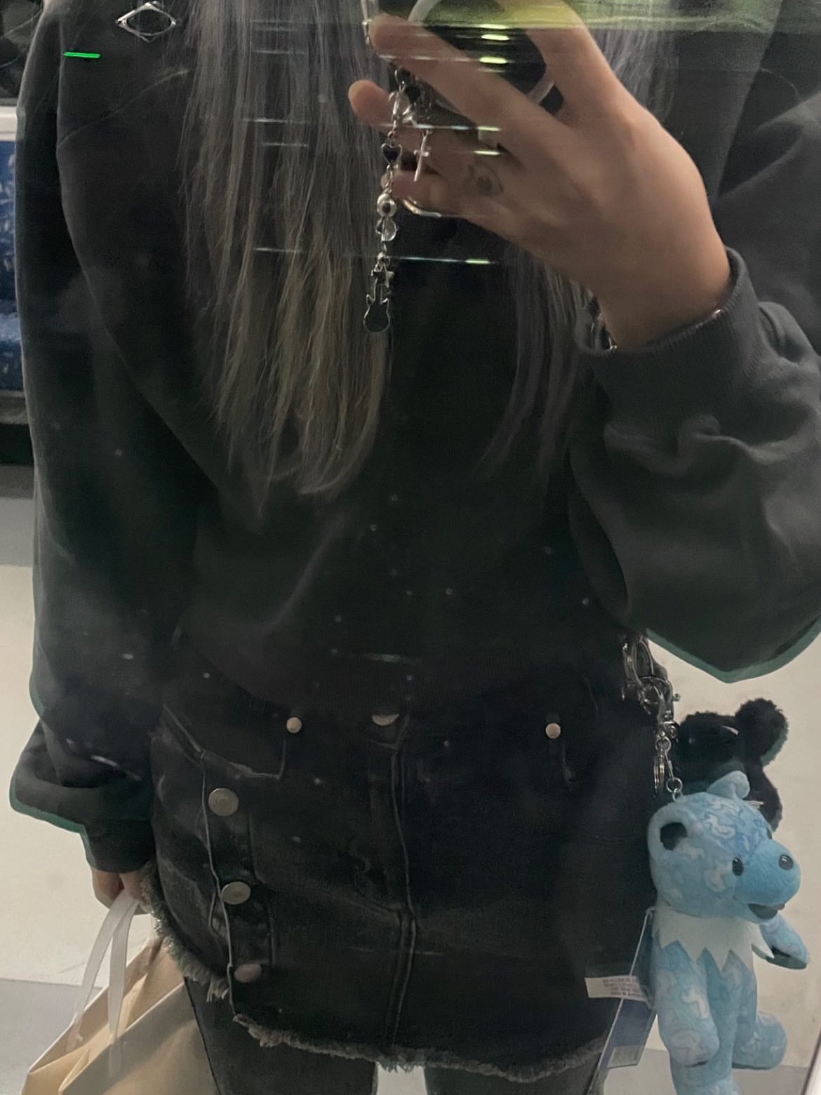 (W) Mischief FW Color Blocked Windbreaker Black, (W) Mischief Side Button Up Crop Hoodie Washed Charcoal 착용 스타일 - 2
