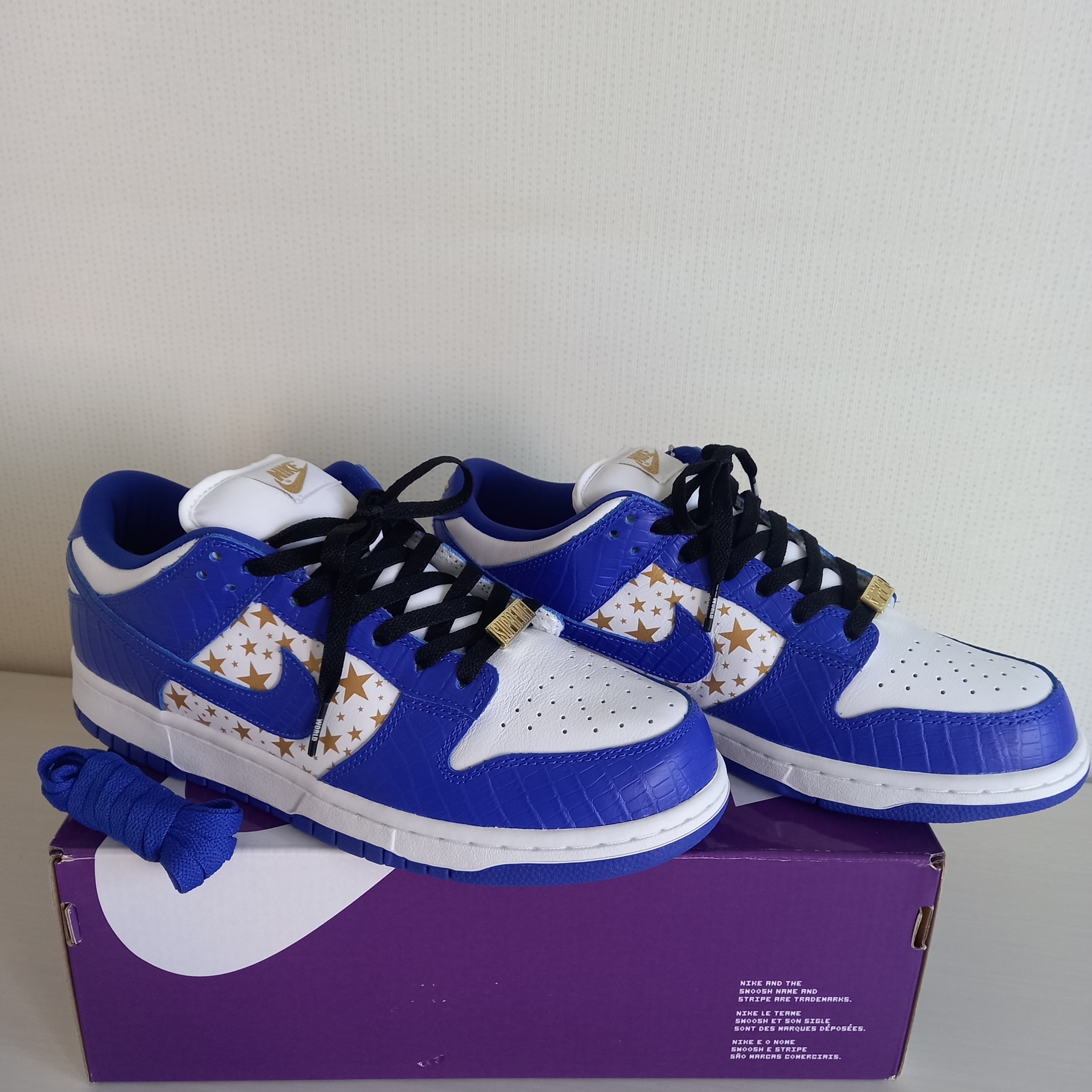 Nike x Supreme SB Dunk Low Hyper Blue 착용 스타일 - 3
