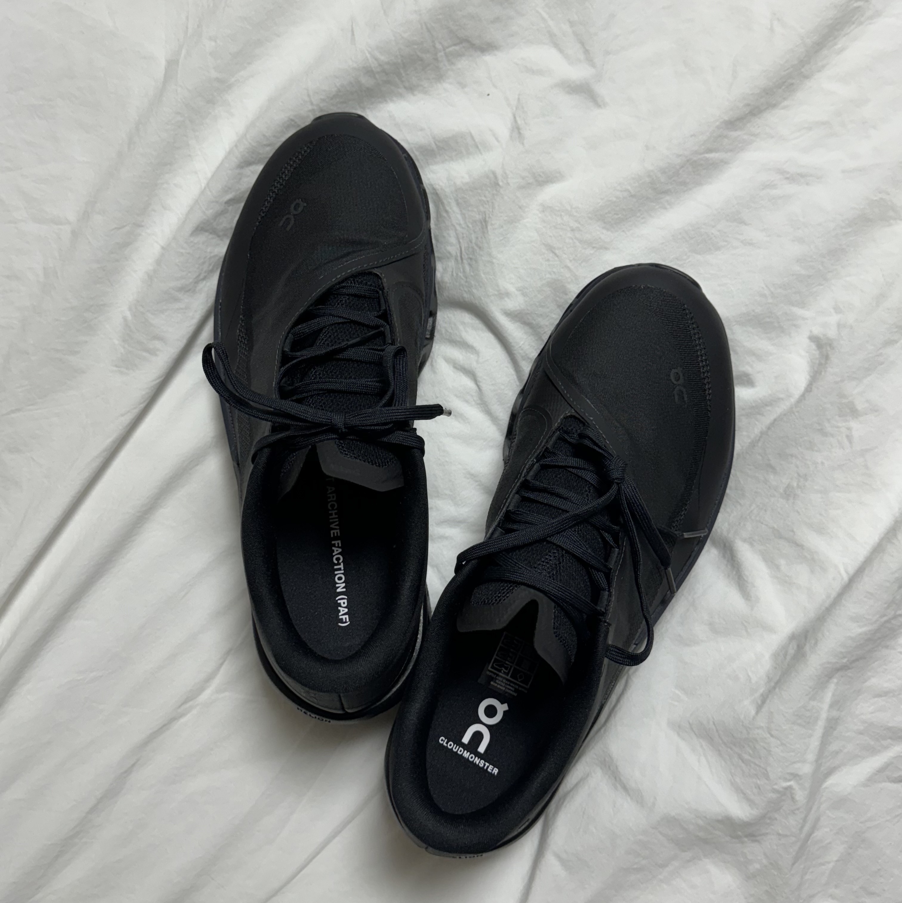 On Running x Post Archive Faction (Paf) Cloudmonster 2 Black Magnet 착용 스타일 - 2