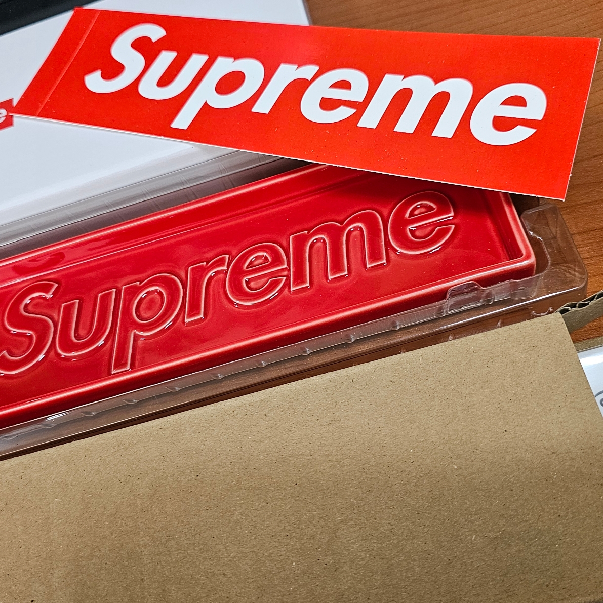 Supreme Kuumba Incense Tray Red - 24SS 착용 스타일 - 1