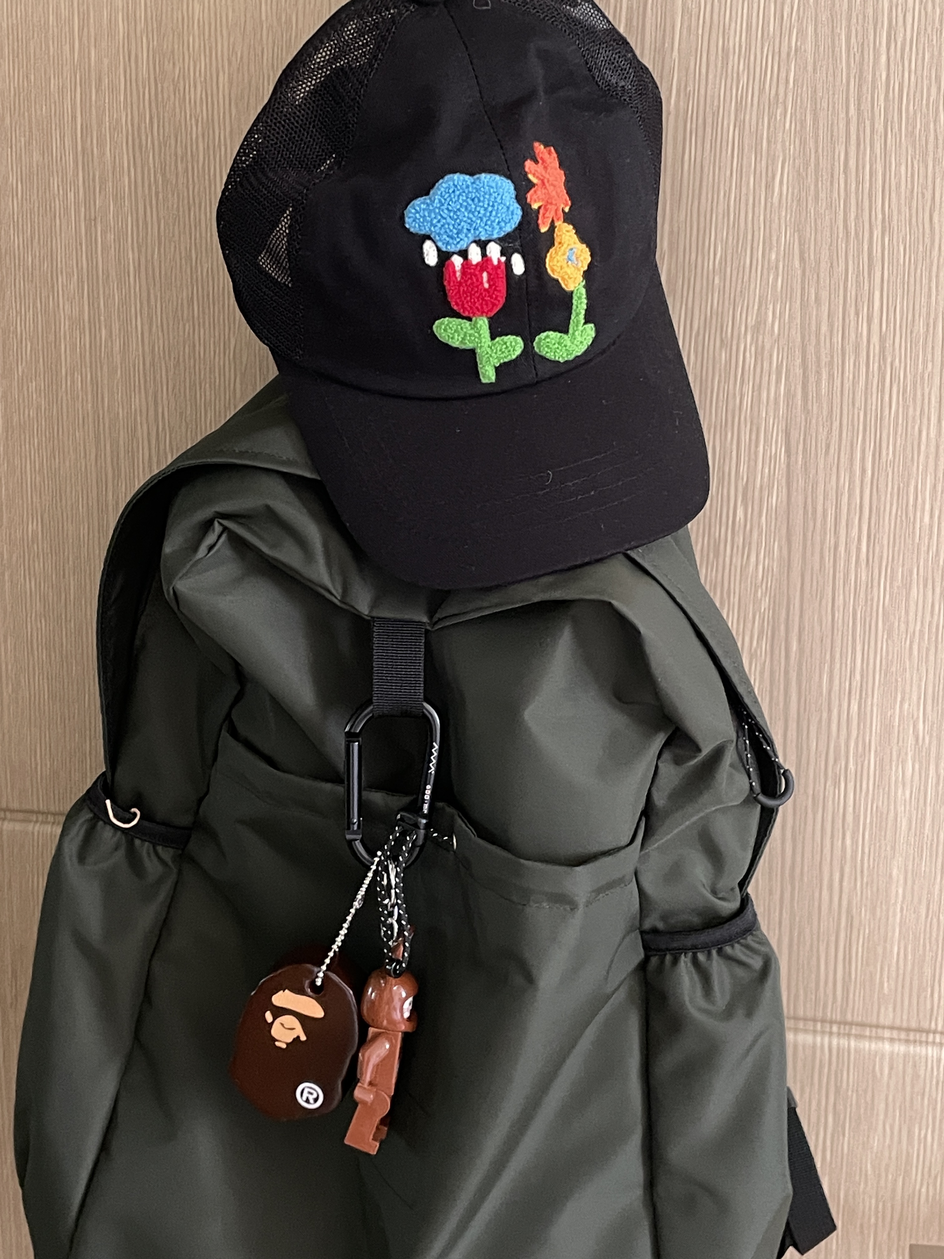 BAPE Ape Head Keychain (Vinyl Acetate) 착용 스타일