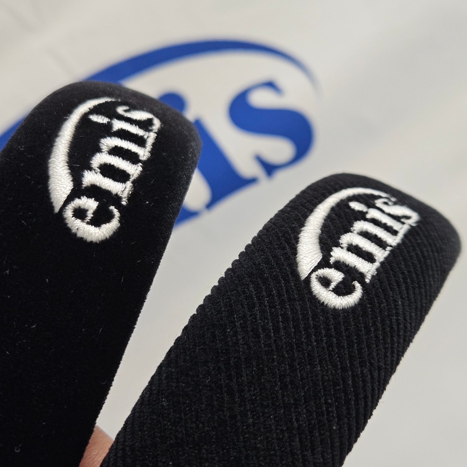 (W) Emis New Logo Hairband Black, (W) Emis Corduroy Wide Hairband Black 착용 스타일 - 2