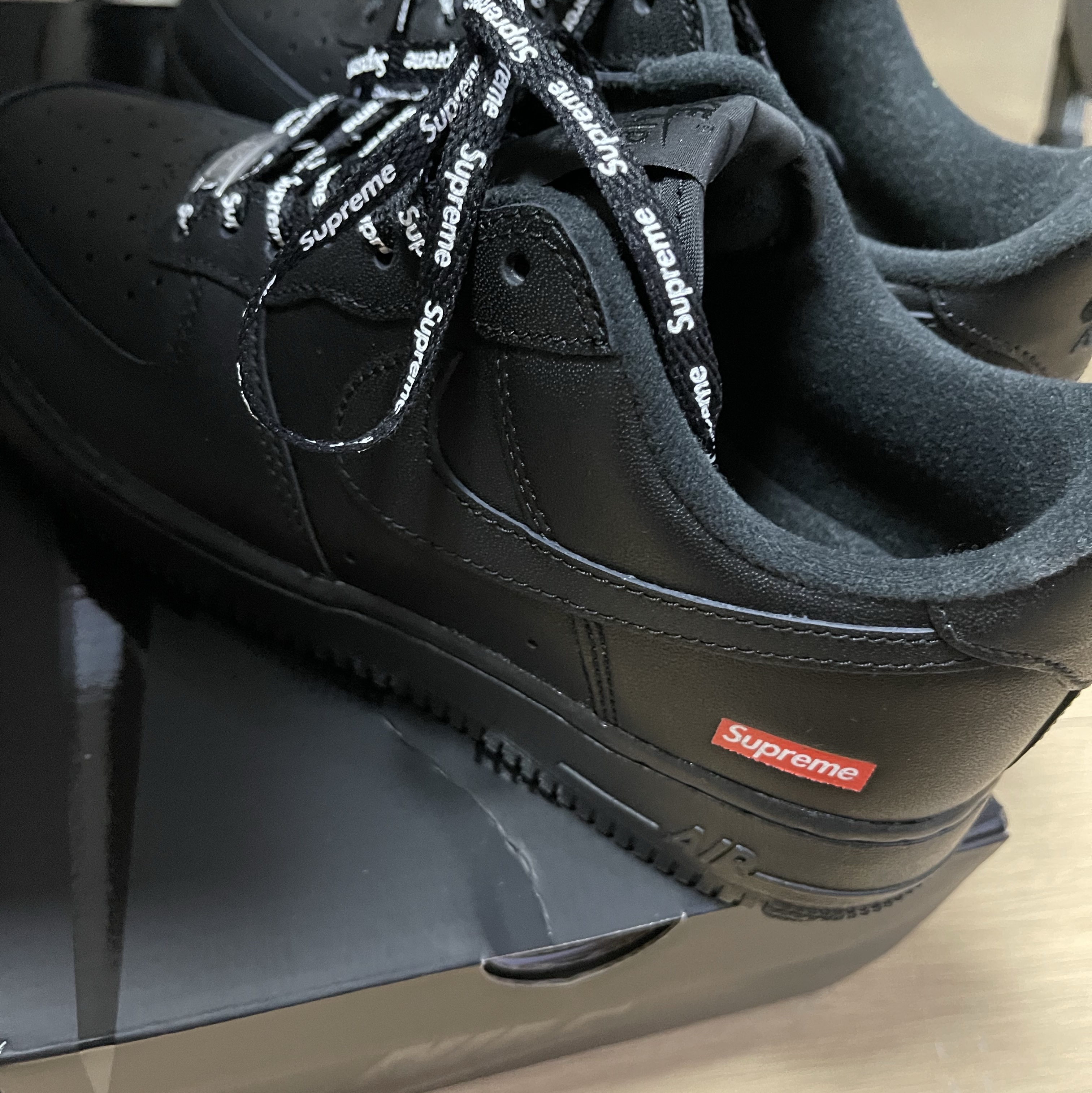 Nike x Supreme Air Force 1 Low Black 착용 스타일