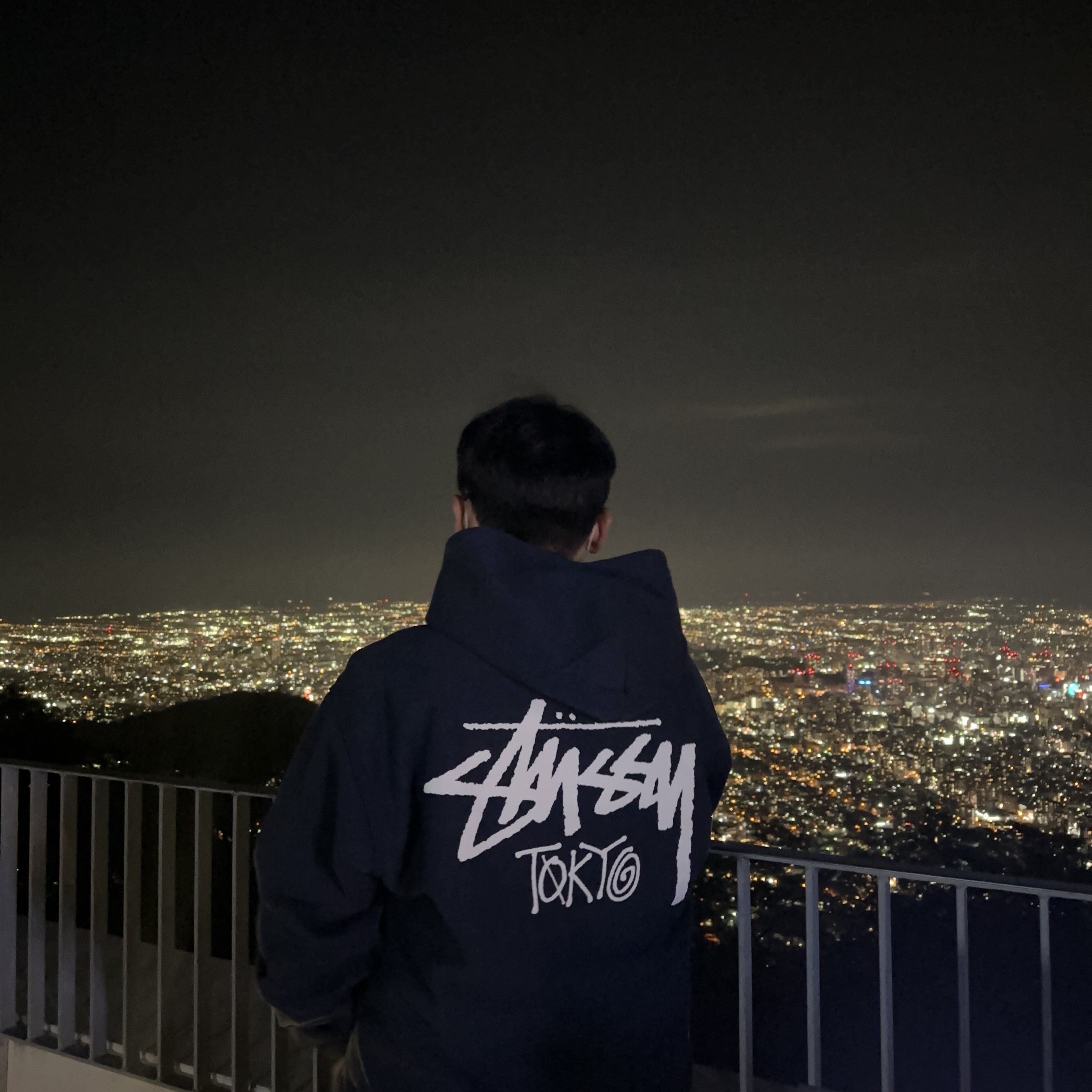 Stussy Stock Tokyo T-Shirt Black, Stussy Stock Tokyo T-Shirt White 착용 스타일 - 1
