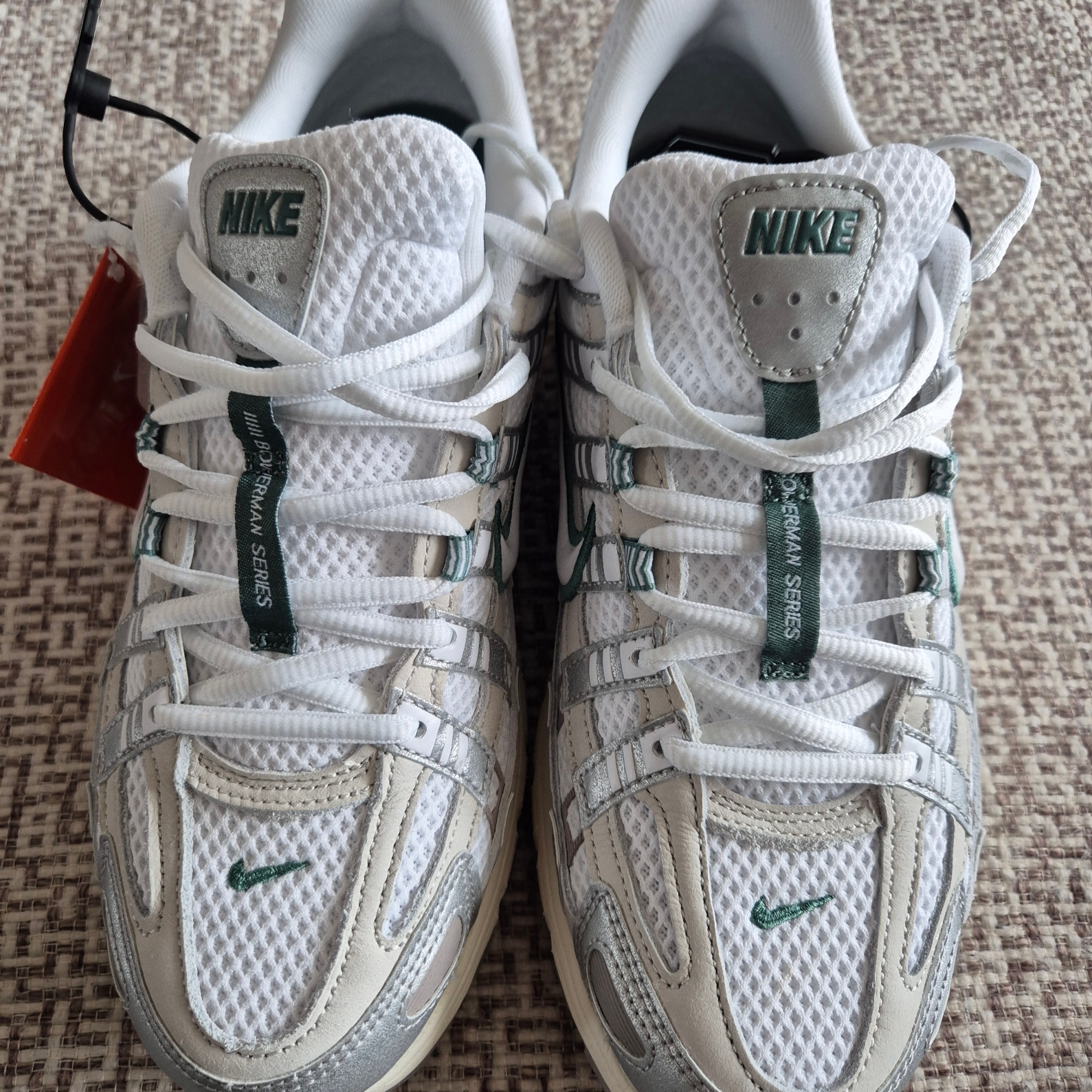 Nike P-6000 Light Bone White Metallic Silver 착용 스타일