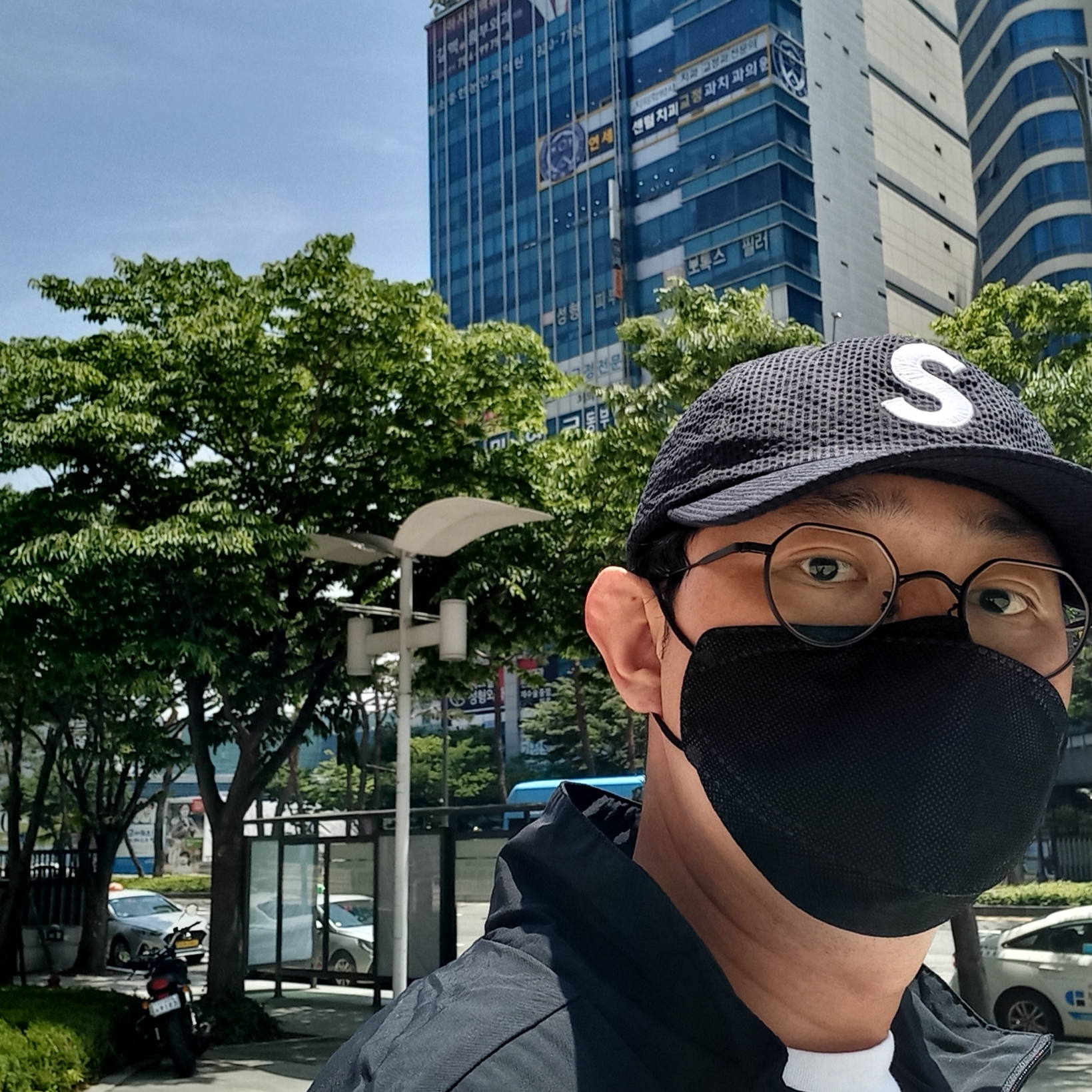 Supreme Seersucker S Logo 6-Panel Black - 24SS, AMI de Coeur T-Shirt White 착용 스타일 - 5