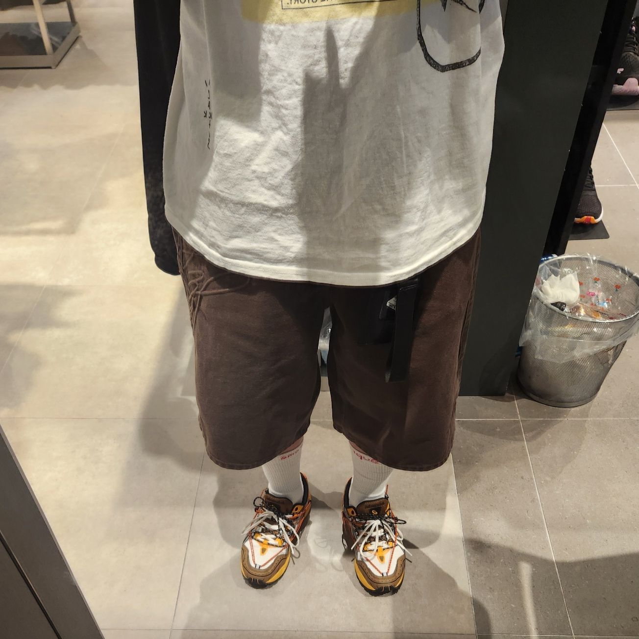 Supreme Script Baggy Denim Short Brown - 24SS, Asics x Andersson Bell Gel-1090 White Orange 착용 스타일 - 2