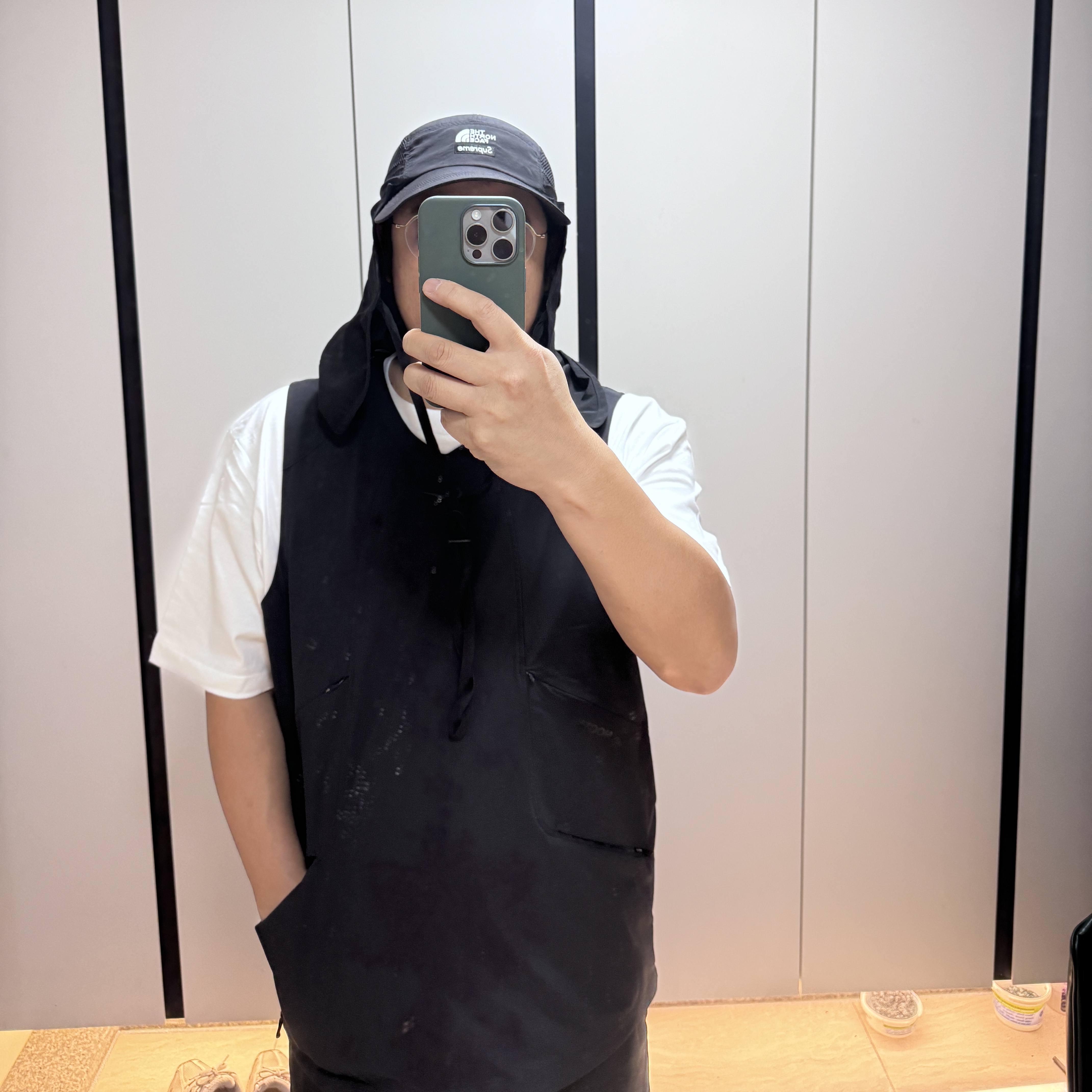 Nike x Drake Nocta Golf Vest Black - US/EU, Supreme x The North Face Sunshield Camp Cap Black - 20SS 착용 스타일 - 1