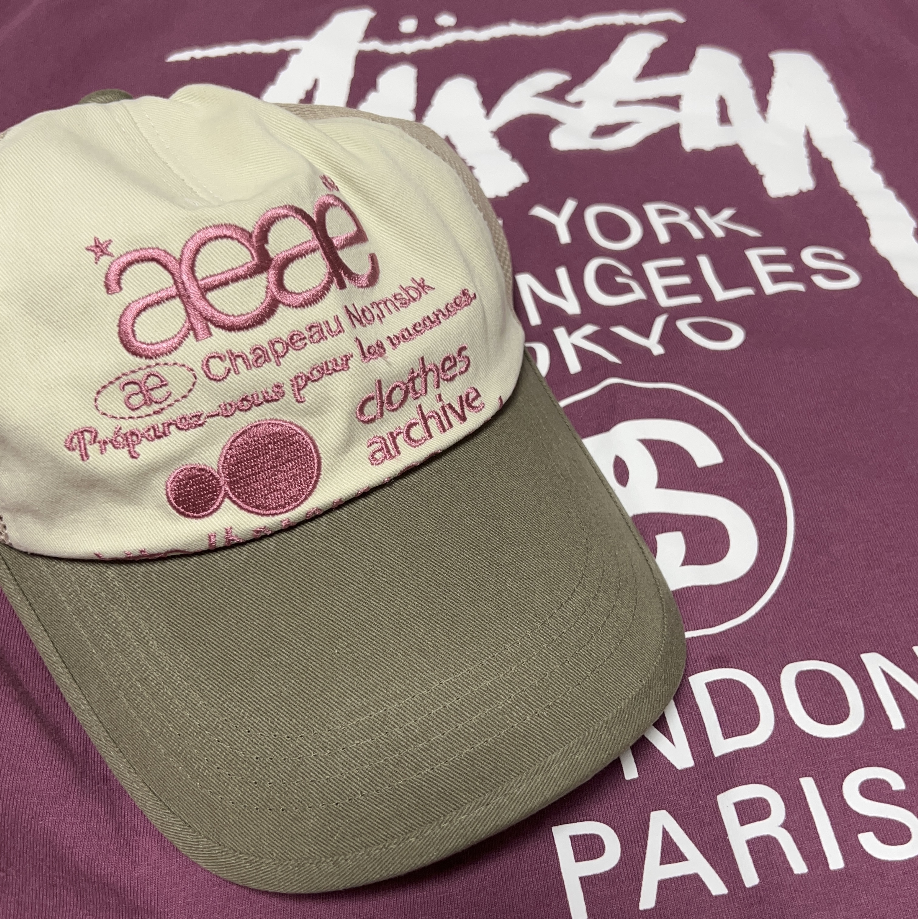 Aeae Web Logo Mesh Cap Olive Beige, Stussy World Tour T-Shirt Berry 2024 착용 스타일