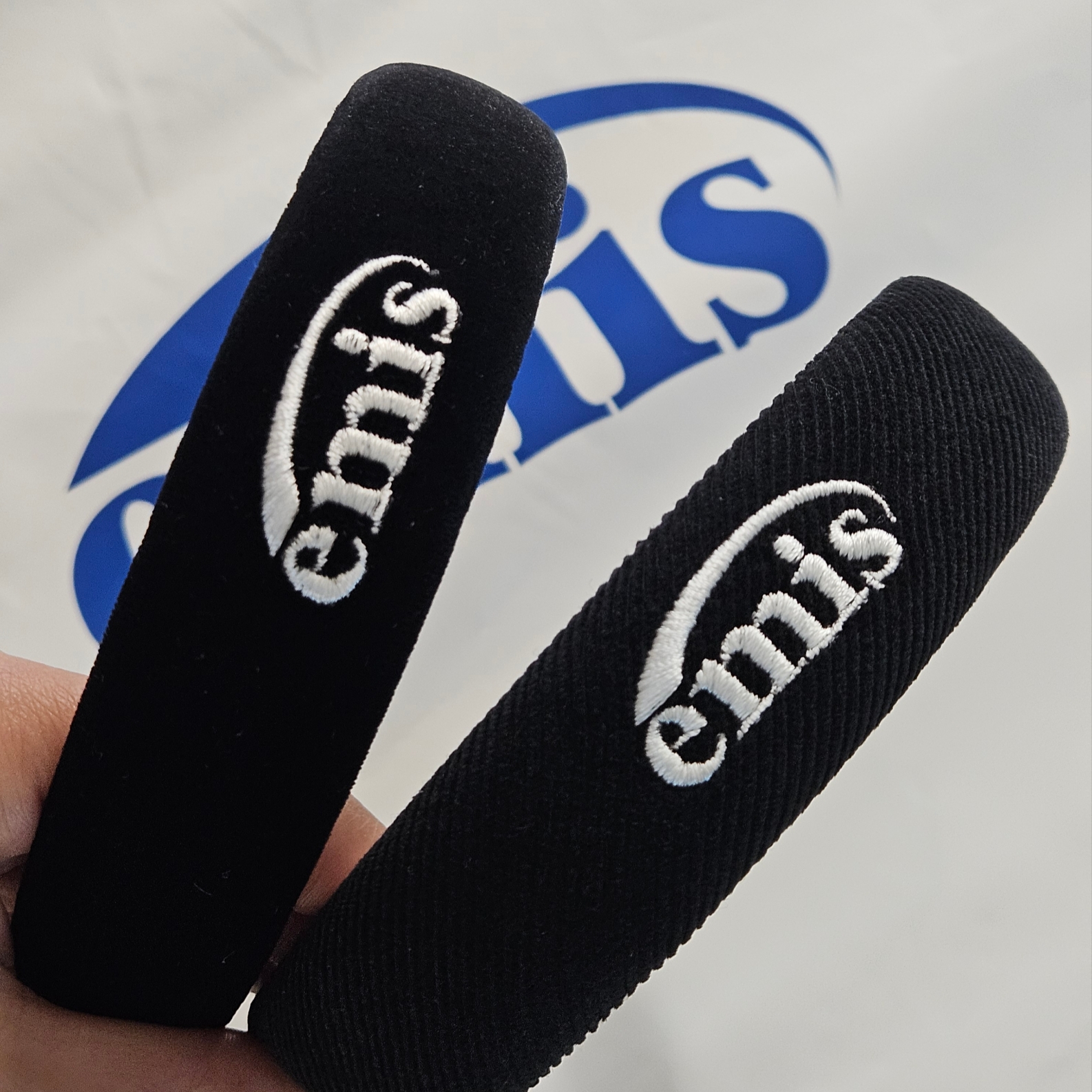 (W) Emis New Logo Hairband Black, (W) Emis Corduroy Wide Hairband Black 착용 스타일 - 1