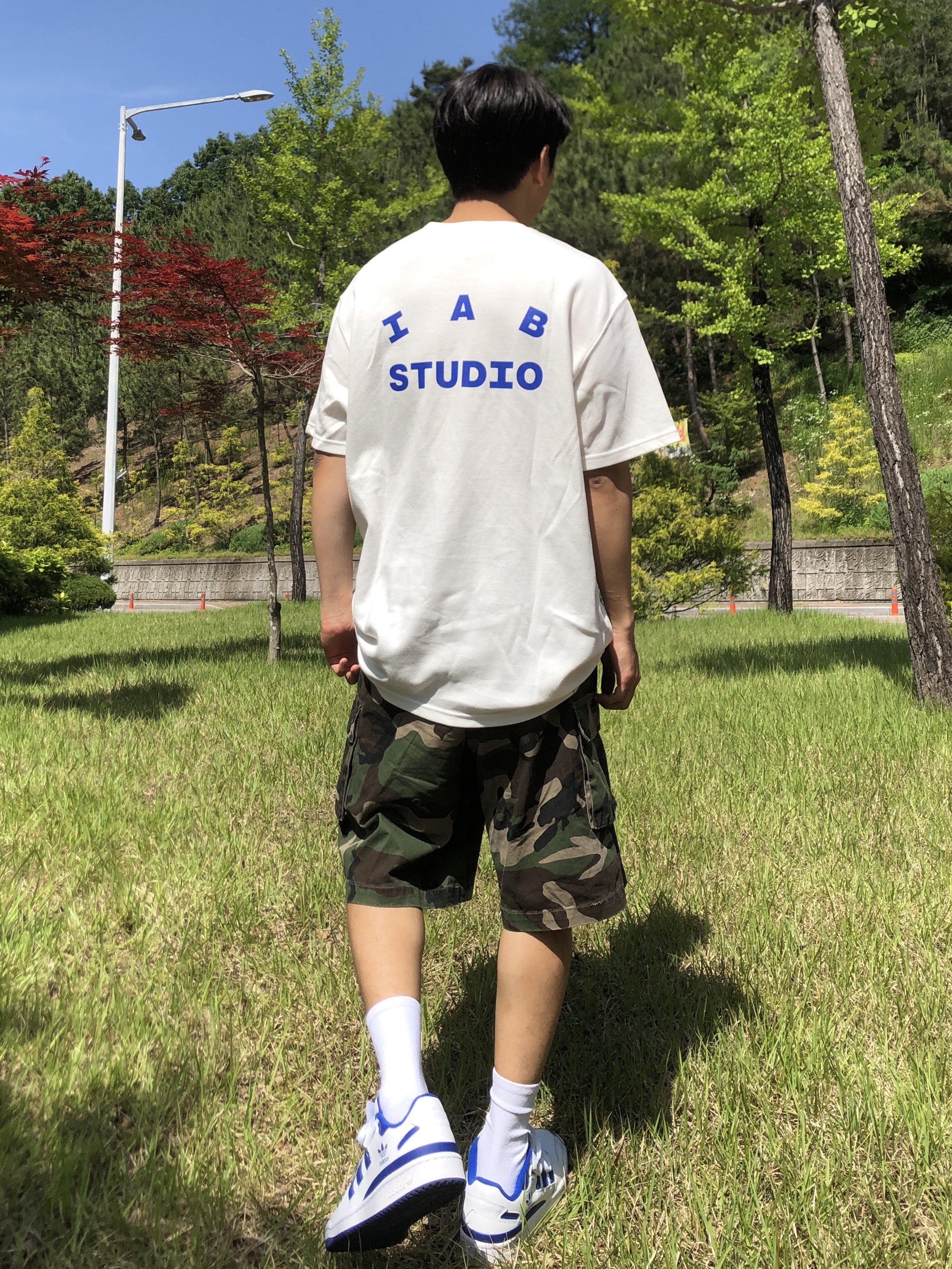 IAB Studio 10th Anniversary T-Shirt White 착용 스타일 - 1