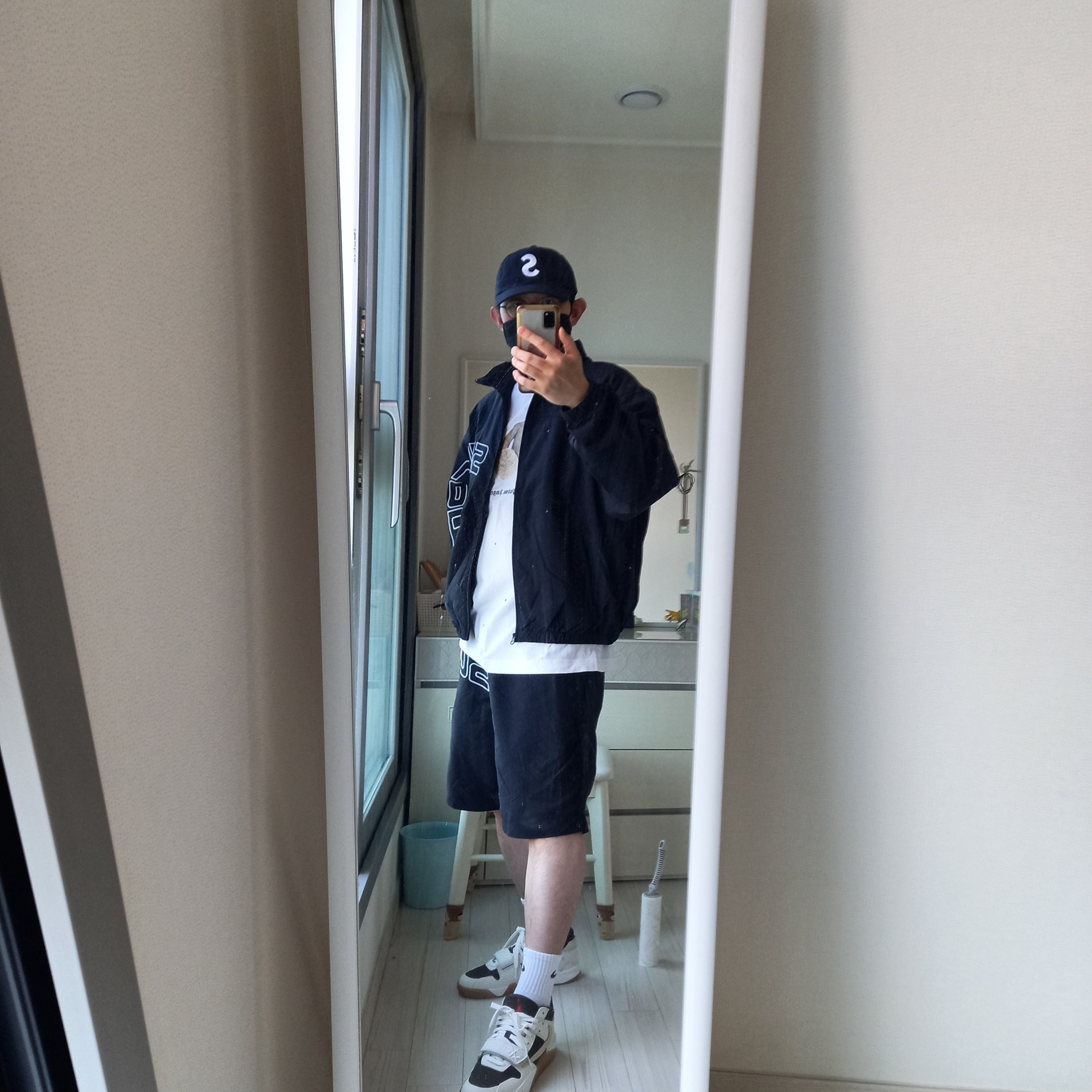 Supreme Seersucker S Logo 6-Panel Black - 24SS, Supreme Curve Track Jacket Black - 24SS 착용 스타일 - 2