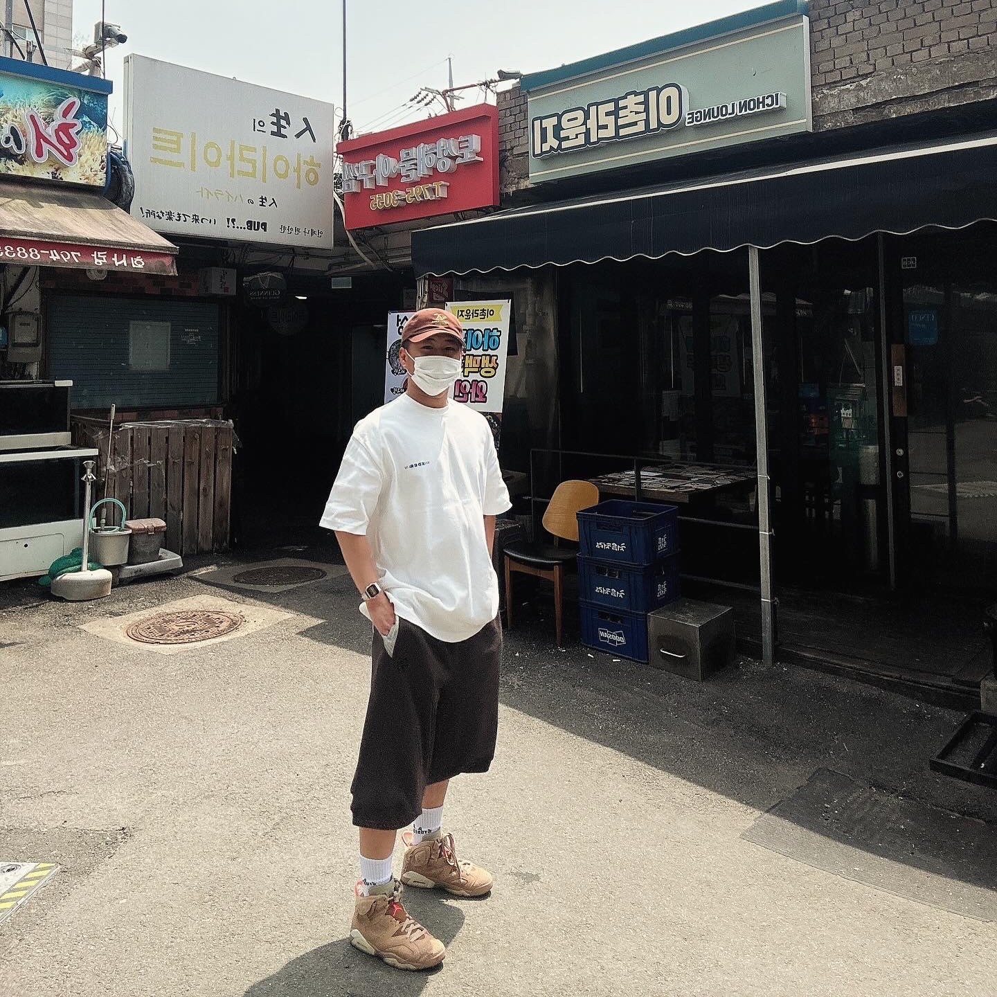 Jordan 6 x Travis Scott Retro SP British Khaki, Sansan Gear Sweat Shorts Brown - 24SS 착용 스타일