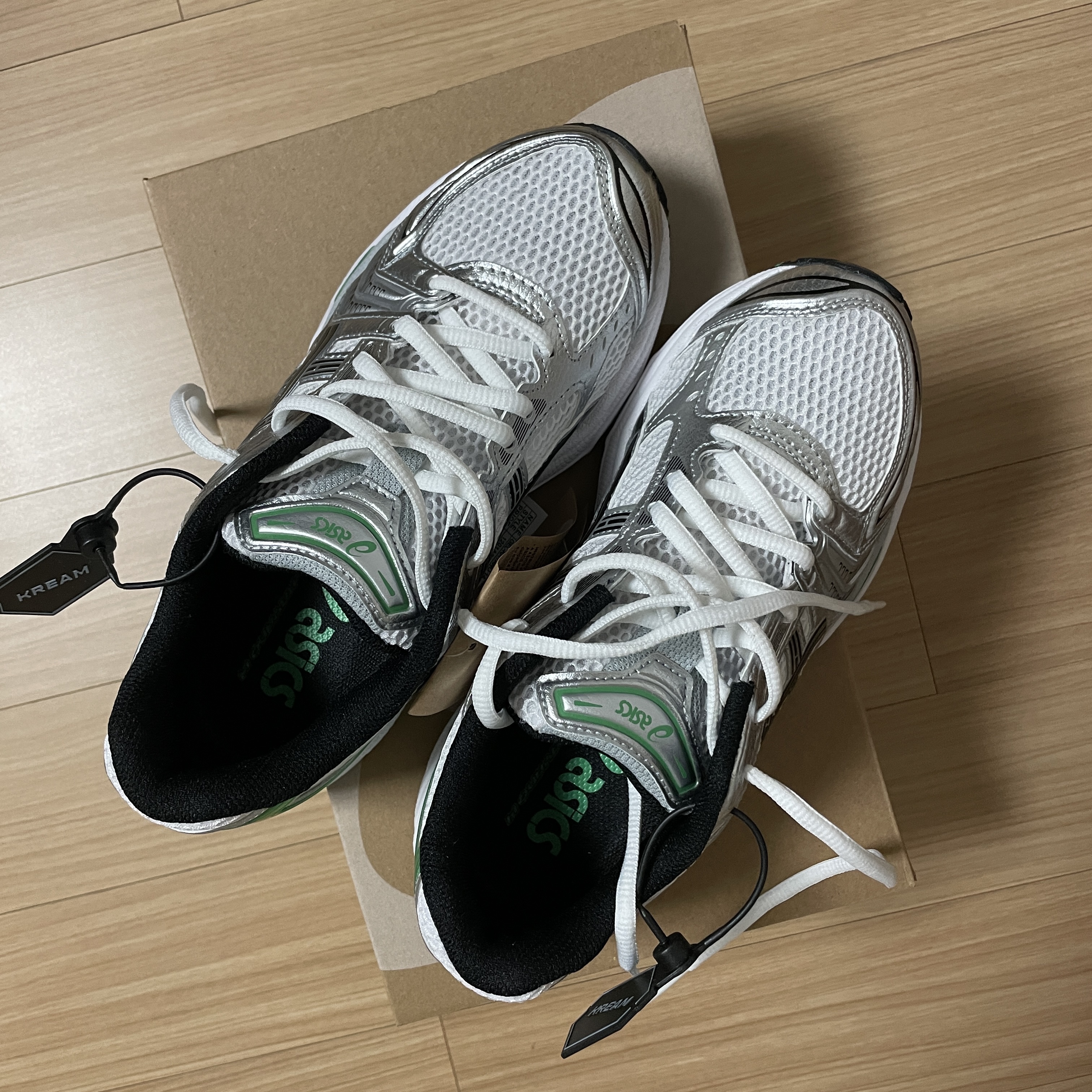 Asics Gel-Kayano 14 White Malachite Green 착용 스타일 - 3