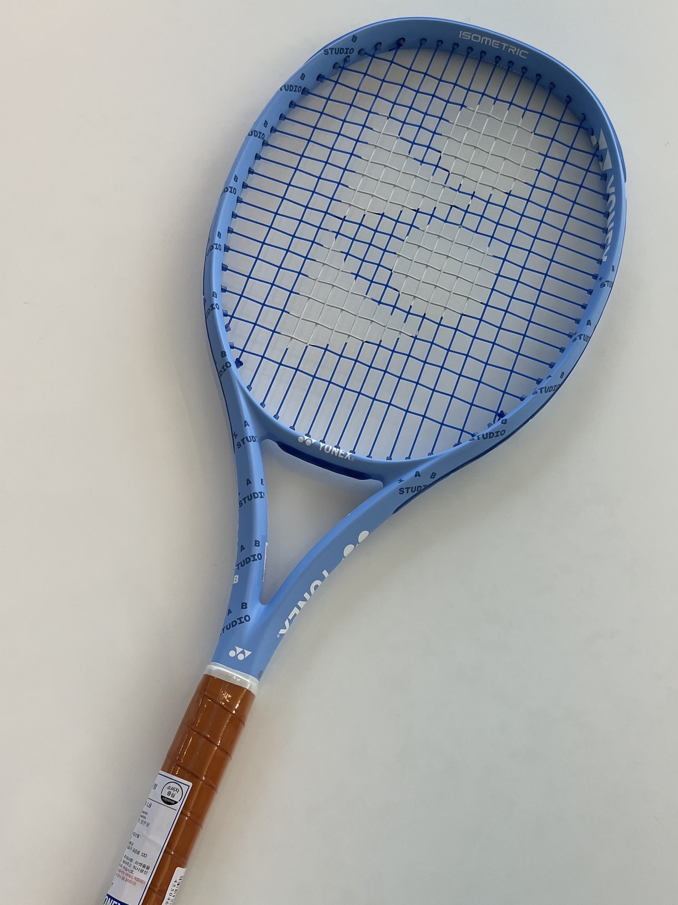 IAB Studio x Yonex Ezone Tennis Racket 착용 스타일