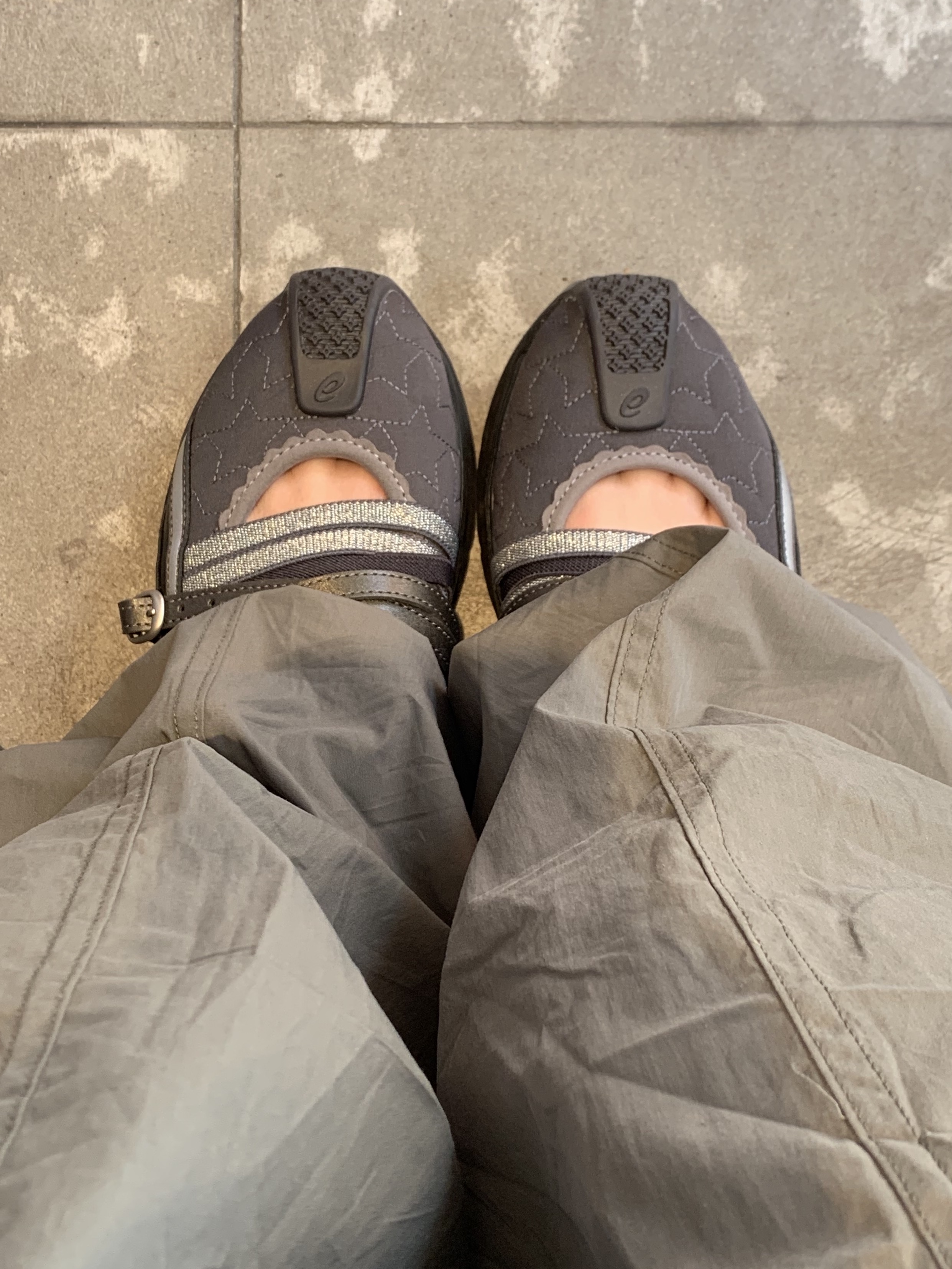 (W) Asics x Kiko Kostadinov x Heaven by Marc Jacobs Gel-Lokros Graphite Grey Gunmetal 착용 스타일
