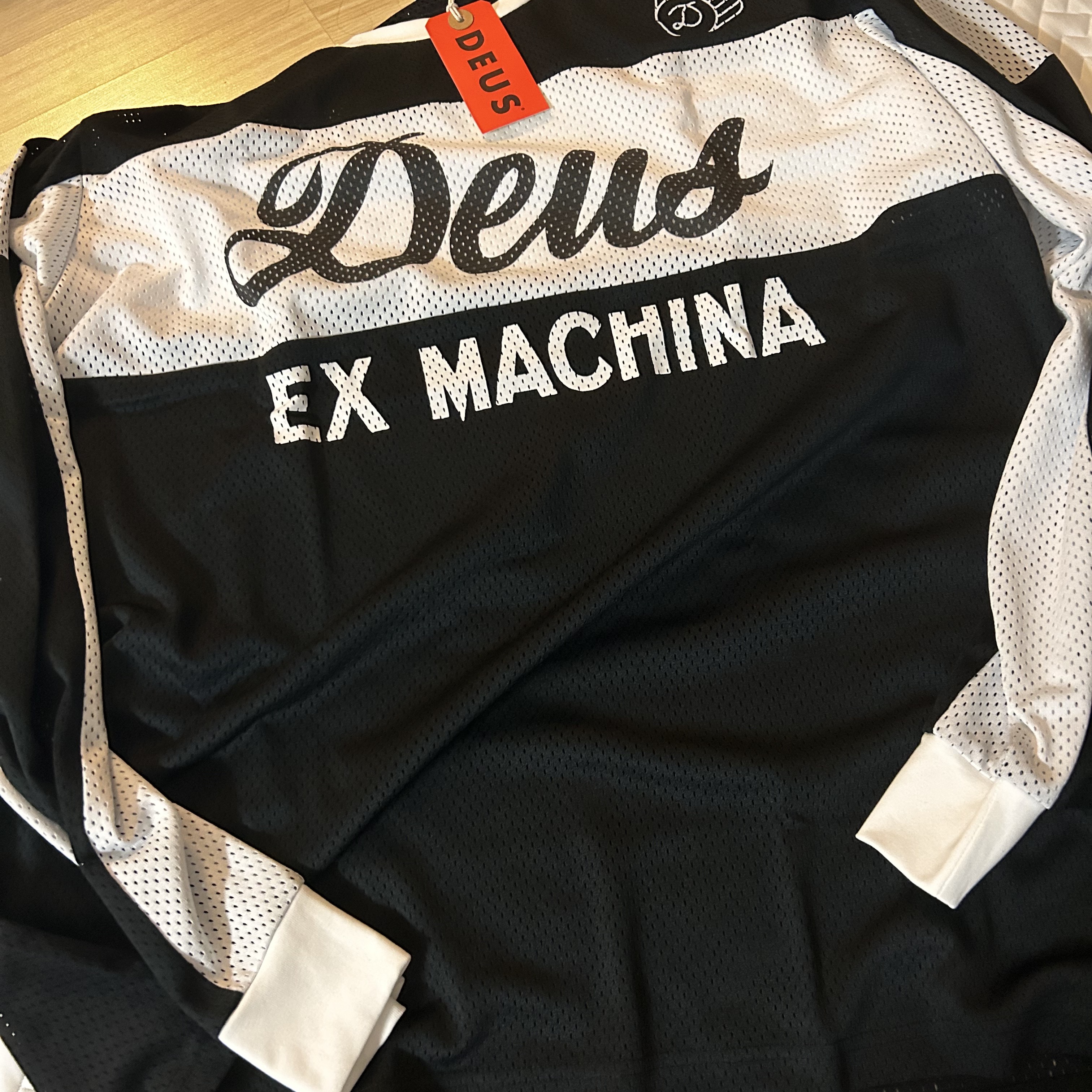 Deus Ex Machina Saber Moto Jersey Black 착용 스타일 - 1