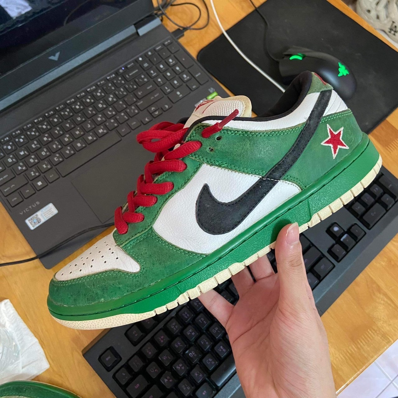 Nike SB Dunk Low Heineken 착용 스타일 - 1