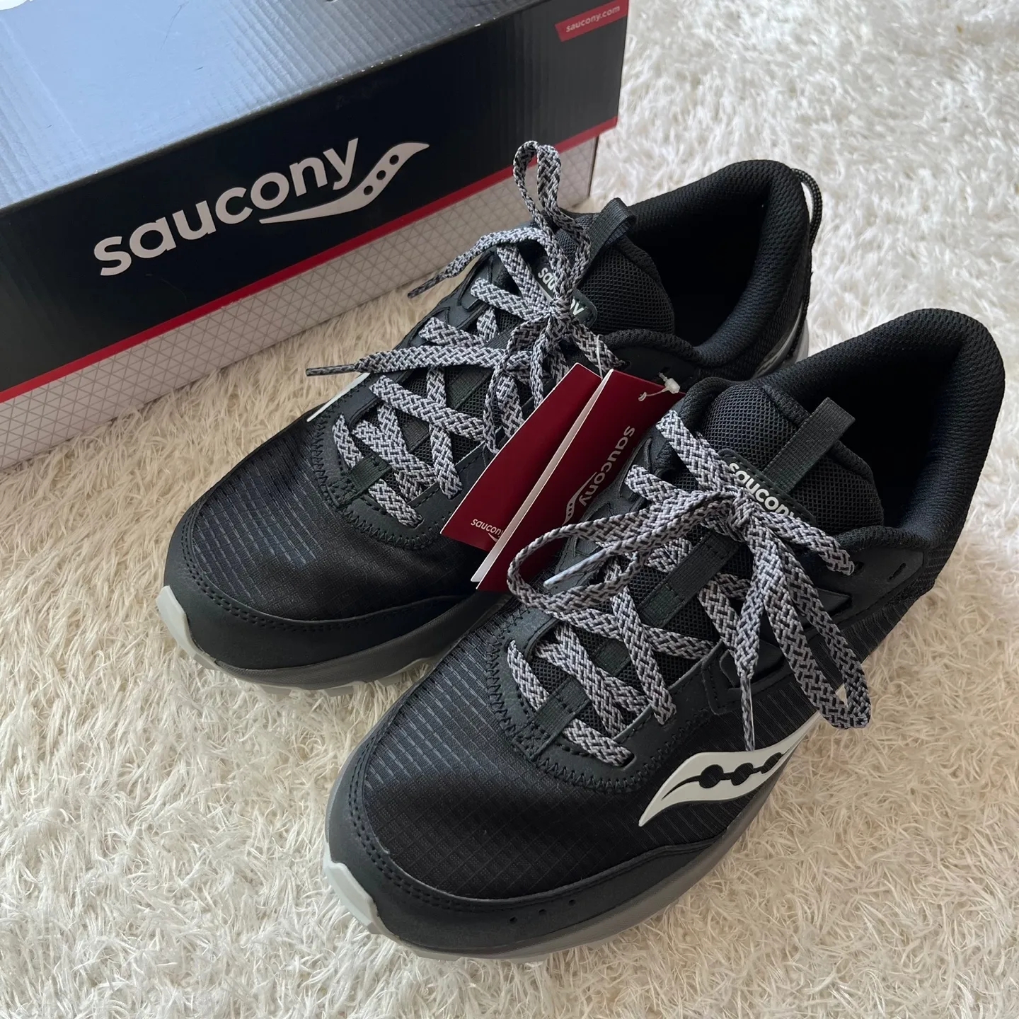 Saucony Aura TR Black Gravel 착용 스타일 - 1