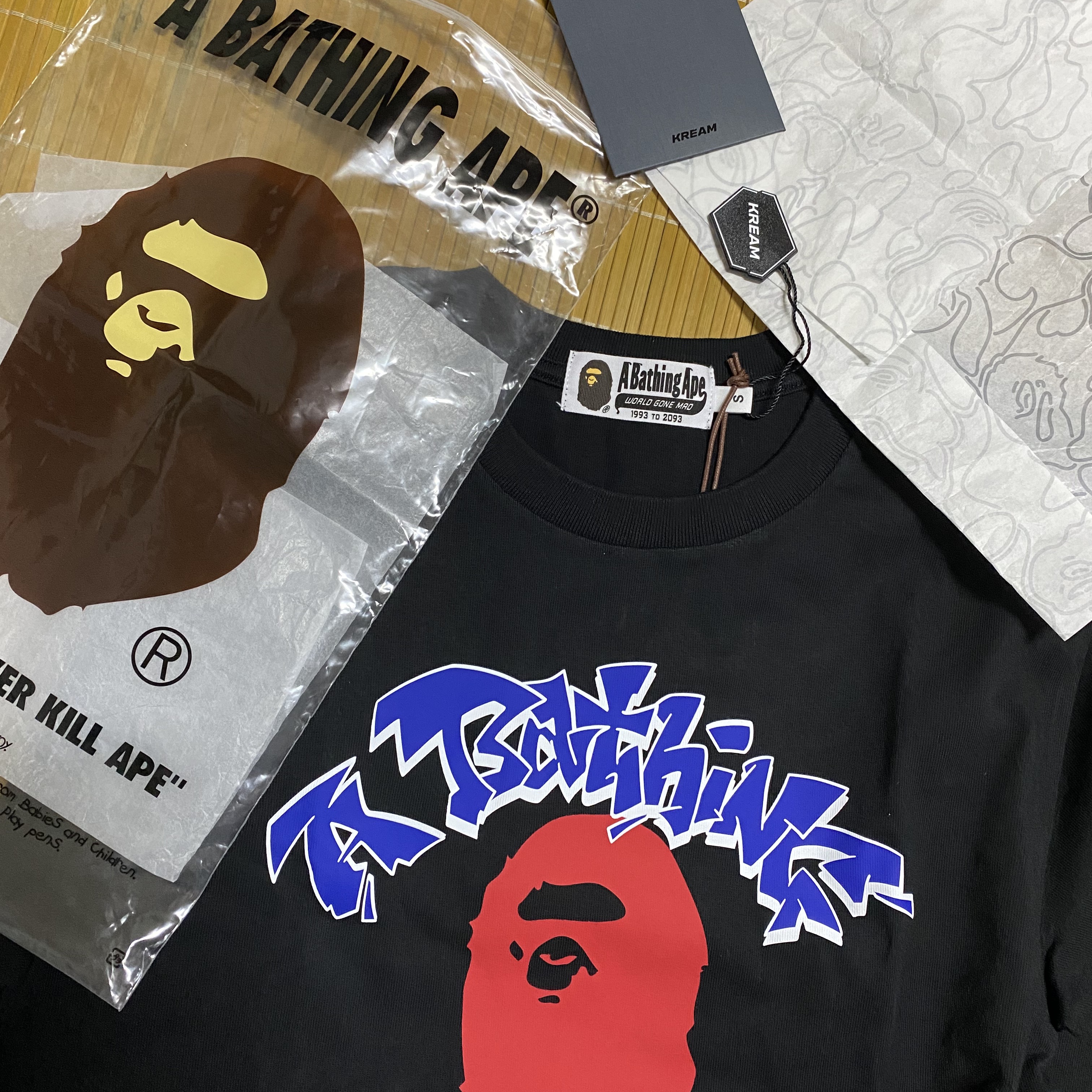 BAPE Graffiti College T-Shirt Black 착용 스타일 - 2