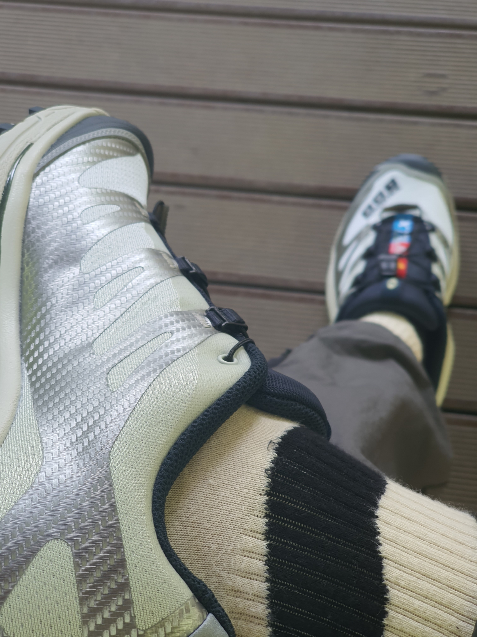 Salomon XT-4 OG Carbon Celadon Green 착용 스타일 - 3