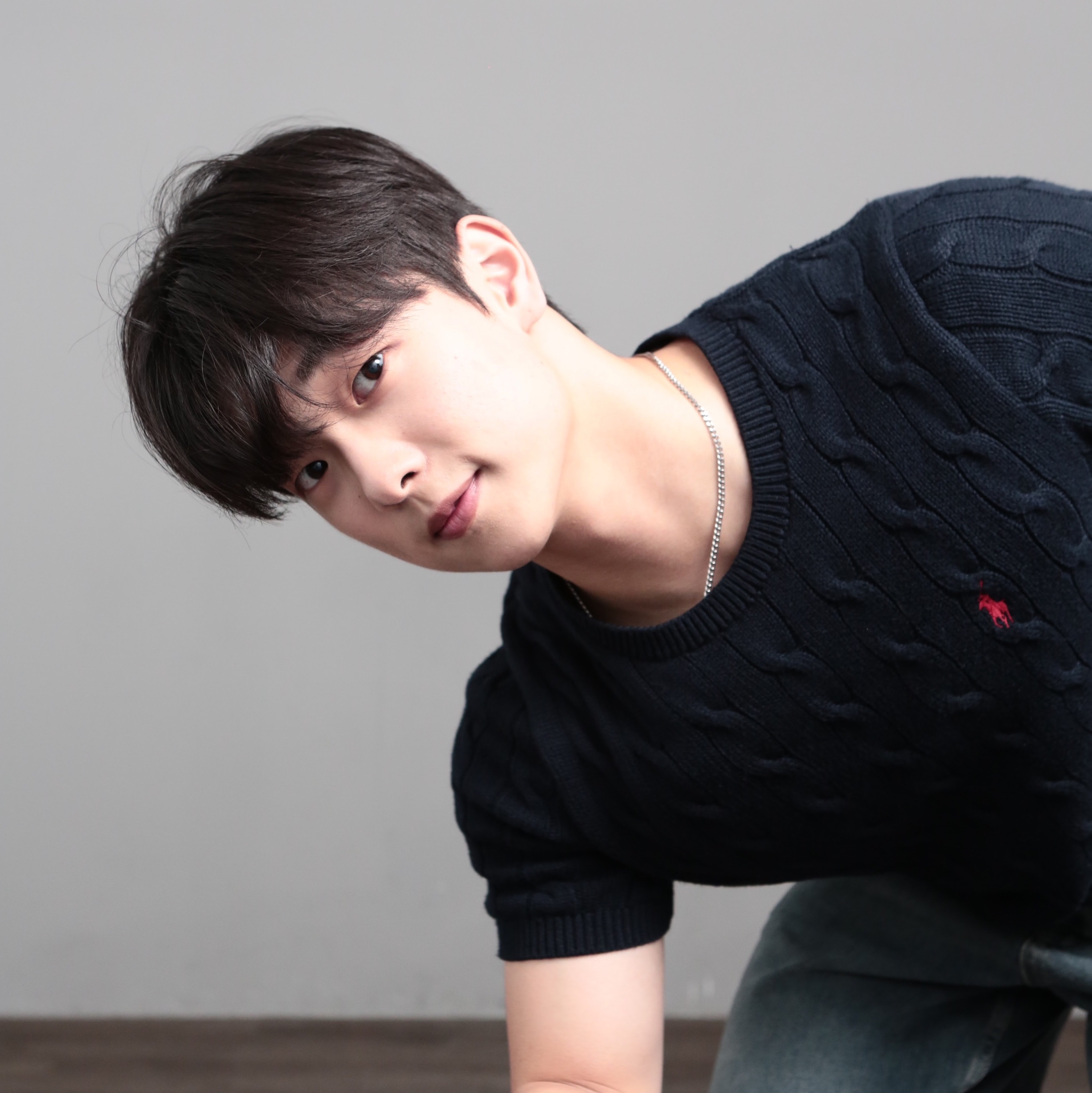폴로 랄프 로렌 우먼 코튼 블렌드 숏 슬리브 스웨터 블랙 착용 스타일 - 3
