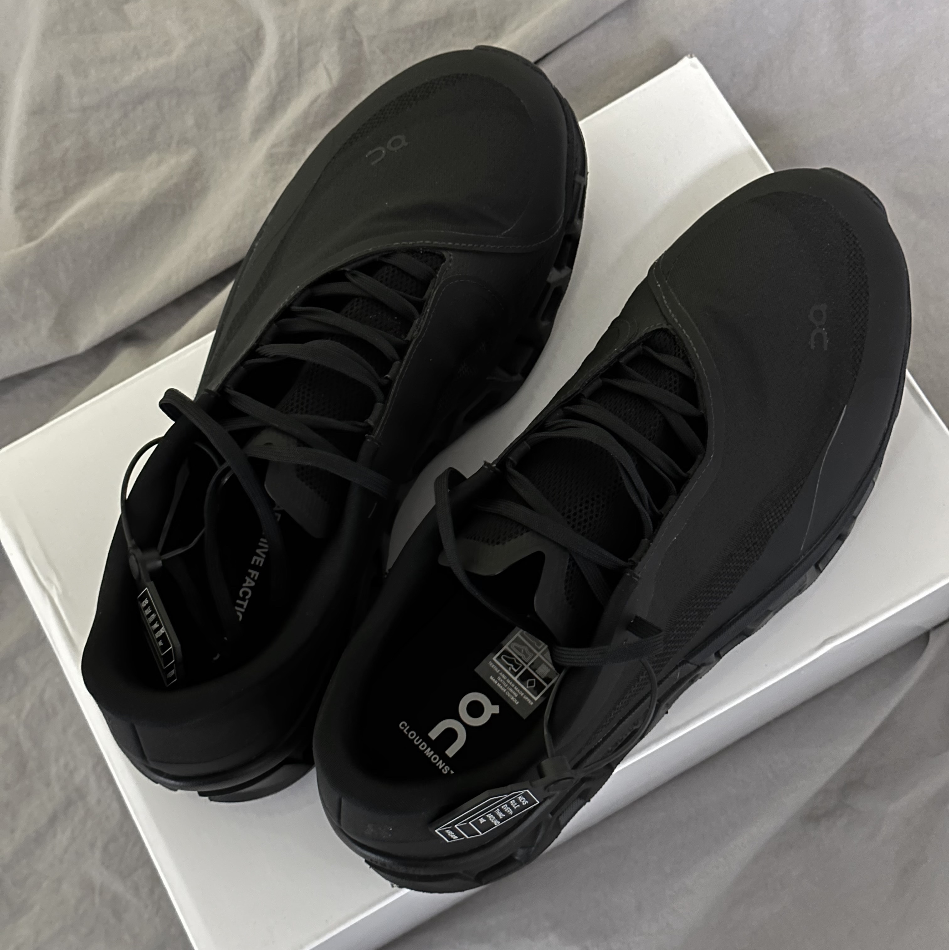 On Running x Post Archive Faction (Paf) Cloudmonster 2 Black Magnet 착용 스타일 - 2