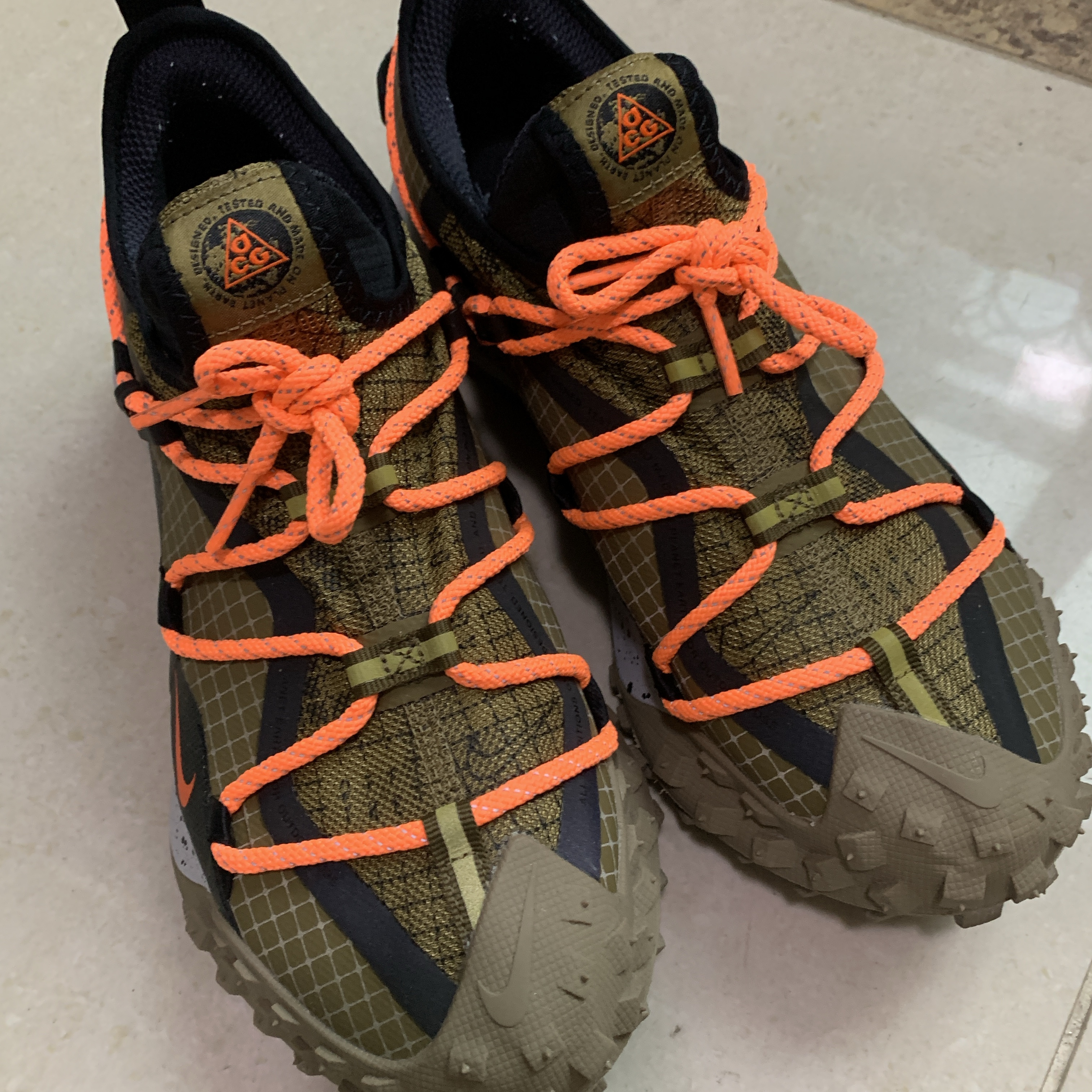 Nike ACG Mountain Fly Low Gore-Tex SE Hazel Rush 착용 스타일