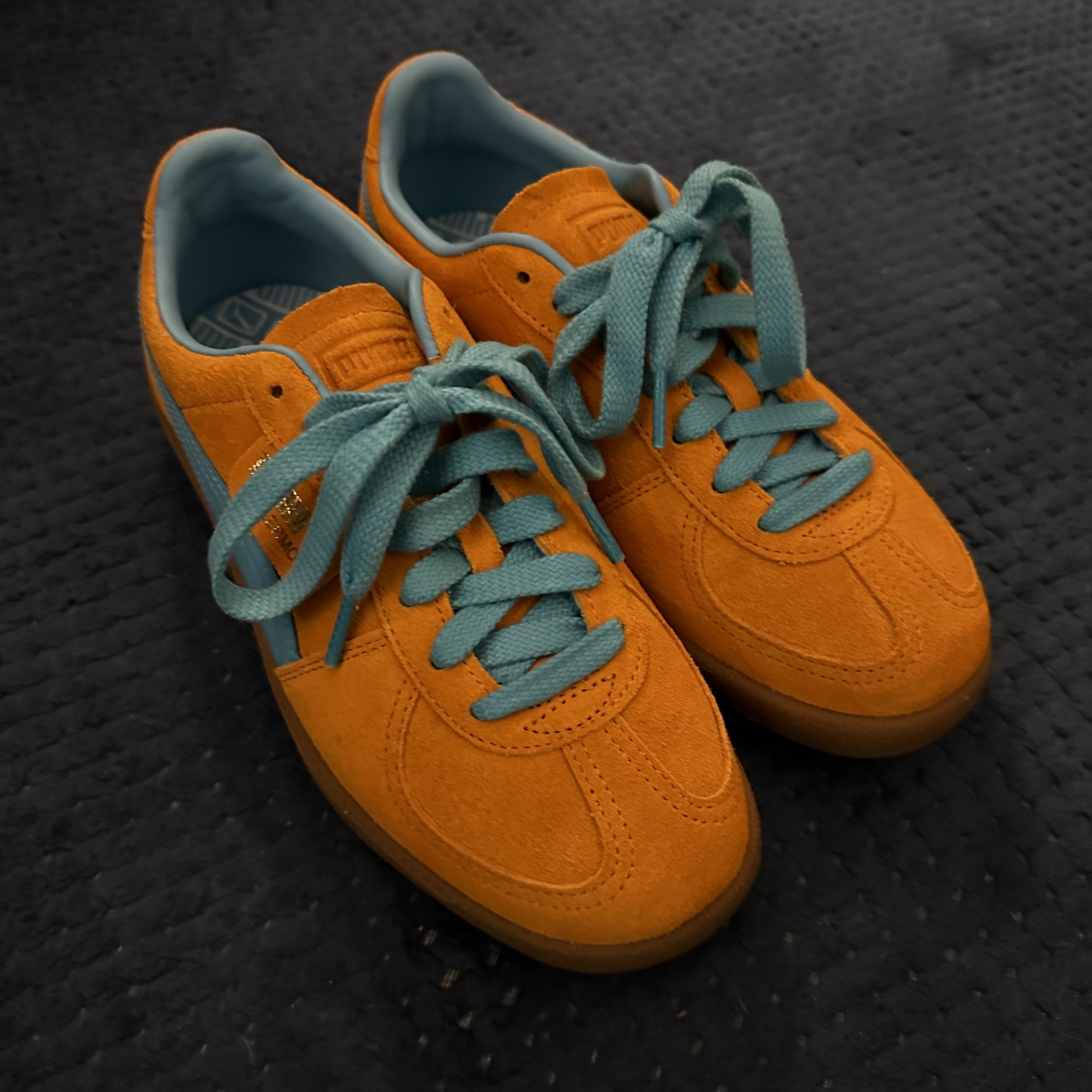 Puma Palermo Dark Cheddar Bright Aqua 착용 스타일