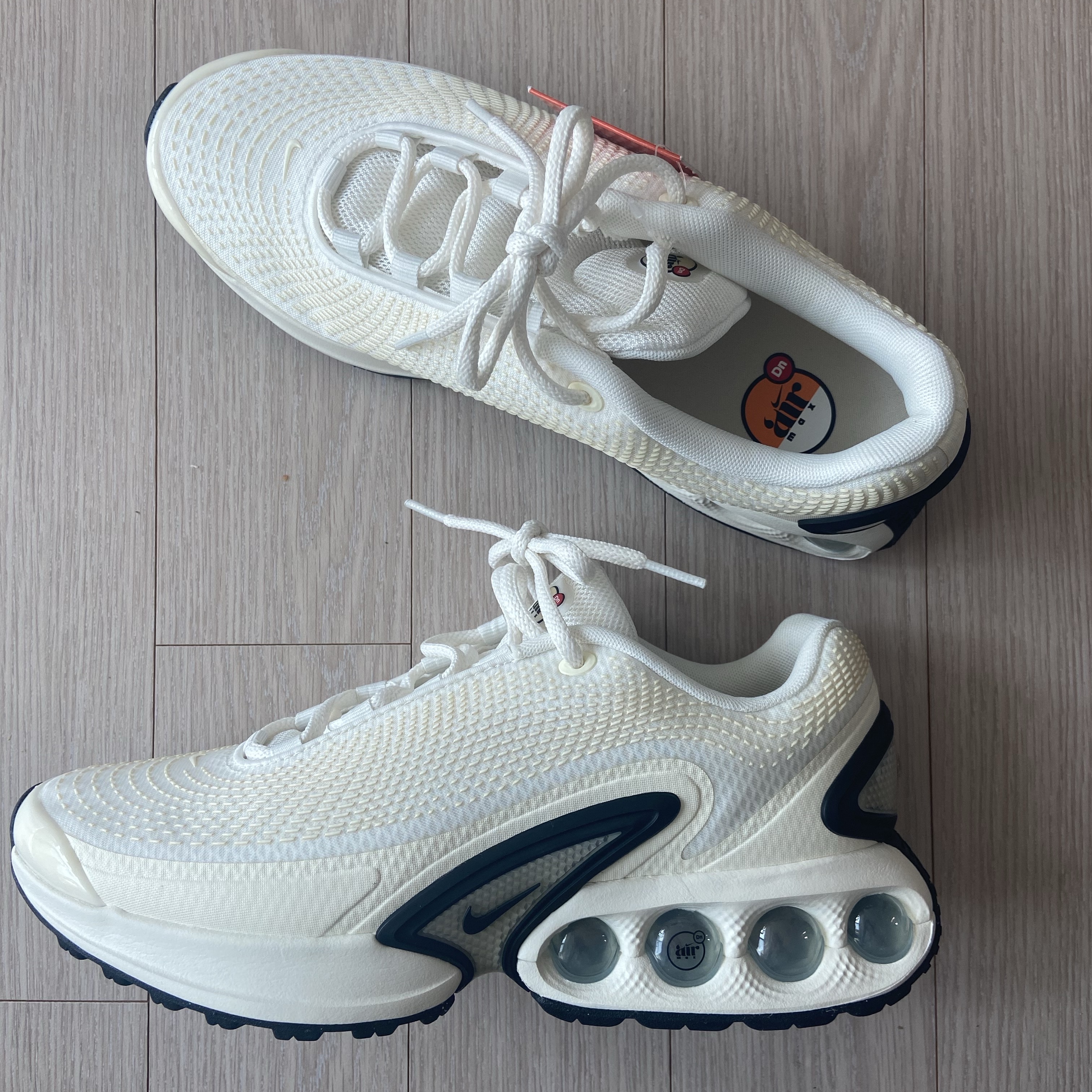 Nike Air Max DN Sail Black 착용 스타일