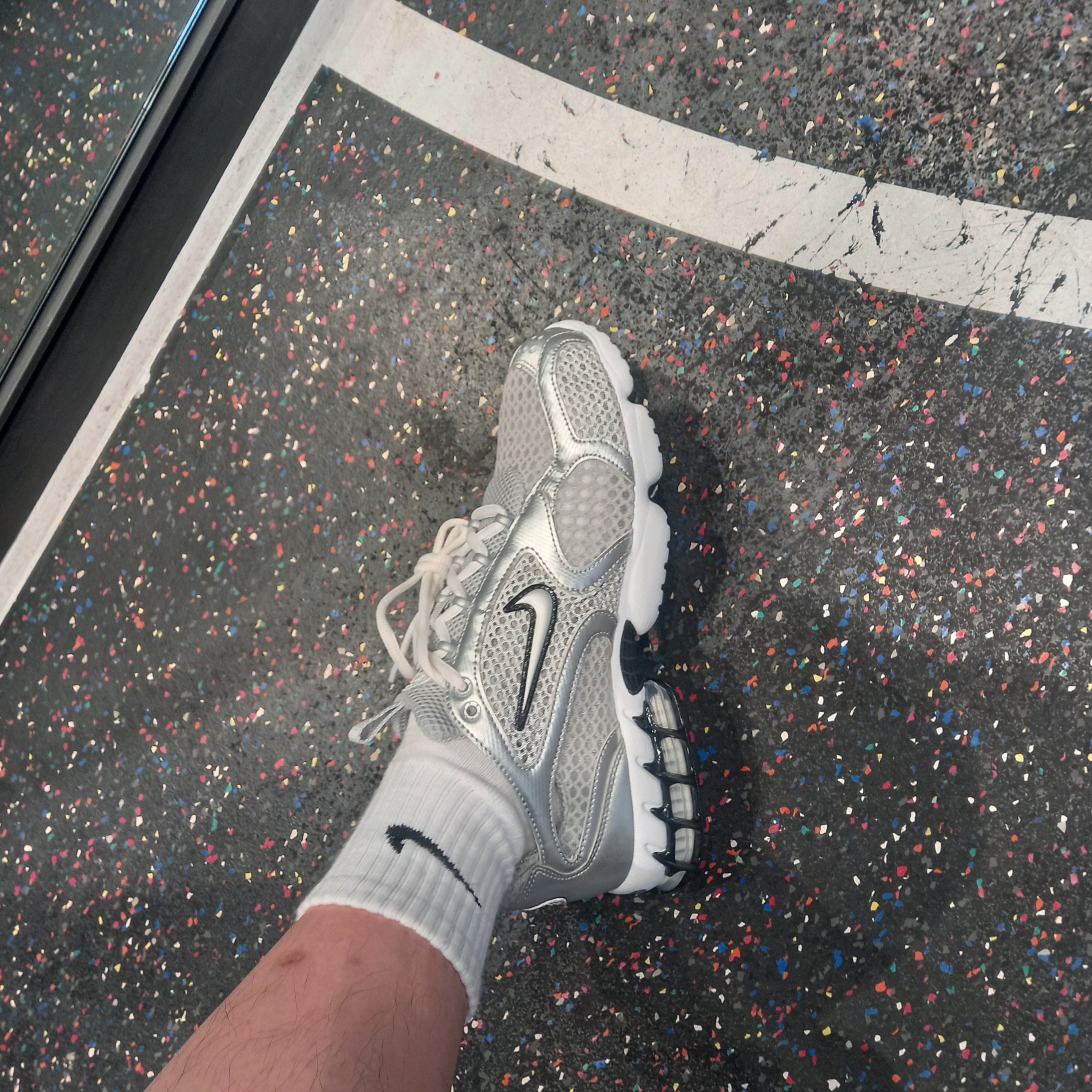 Nike Air Zoom Spiridon Cage 2 Metallic Silver 착용 스타일 - 3