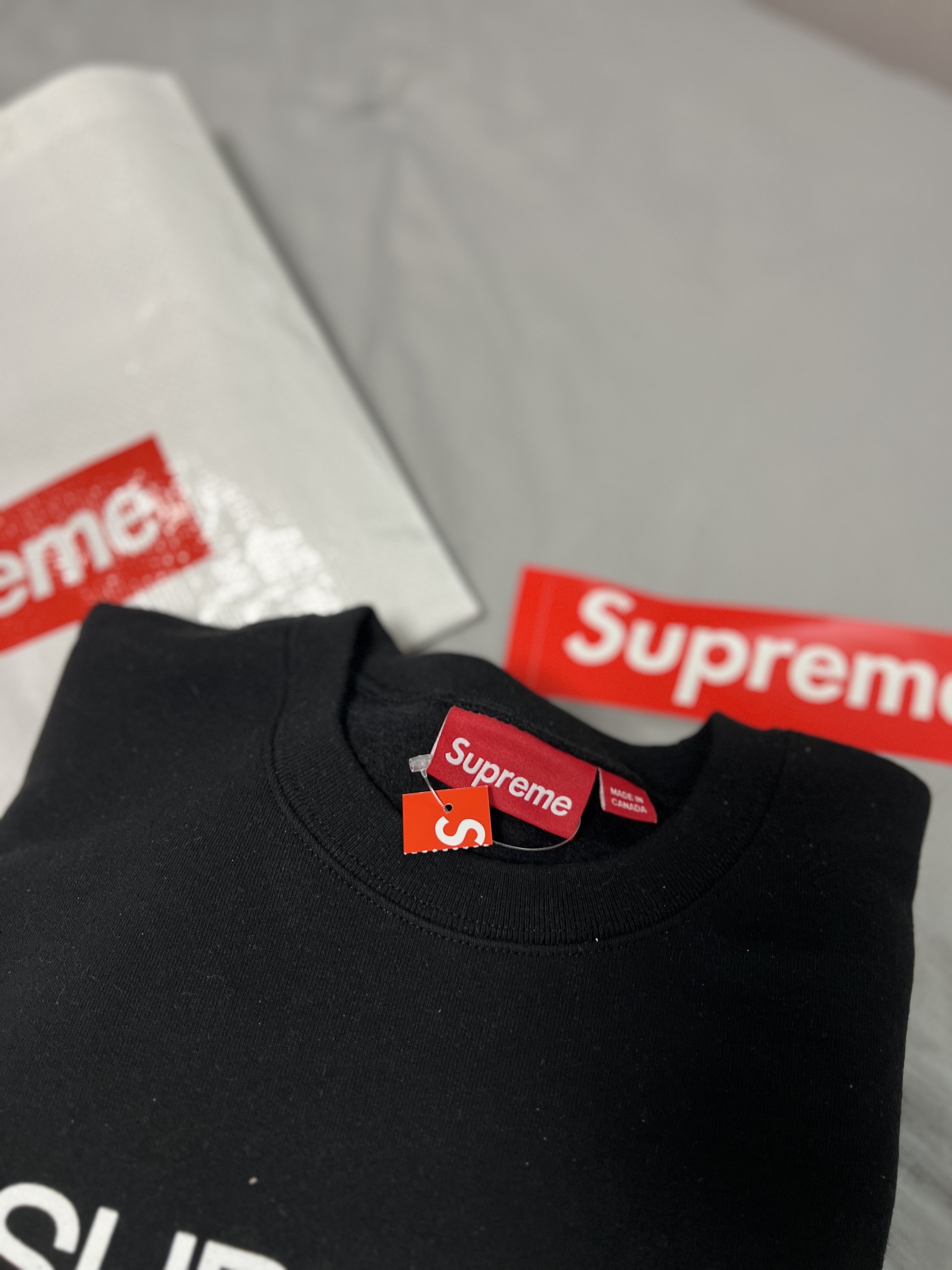 Supreme Established Crewneck Black - 24SS 착용 스타일 - 3