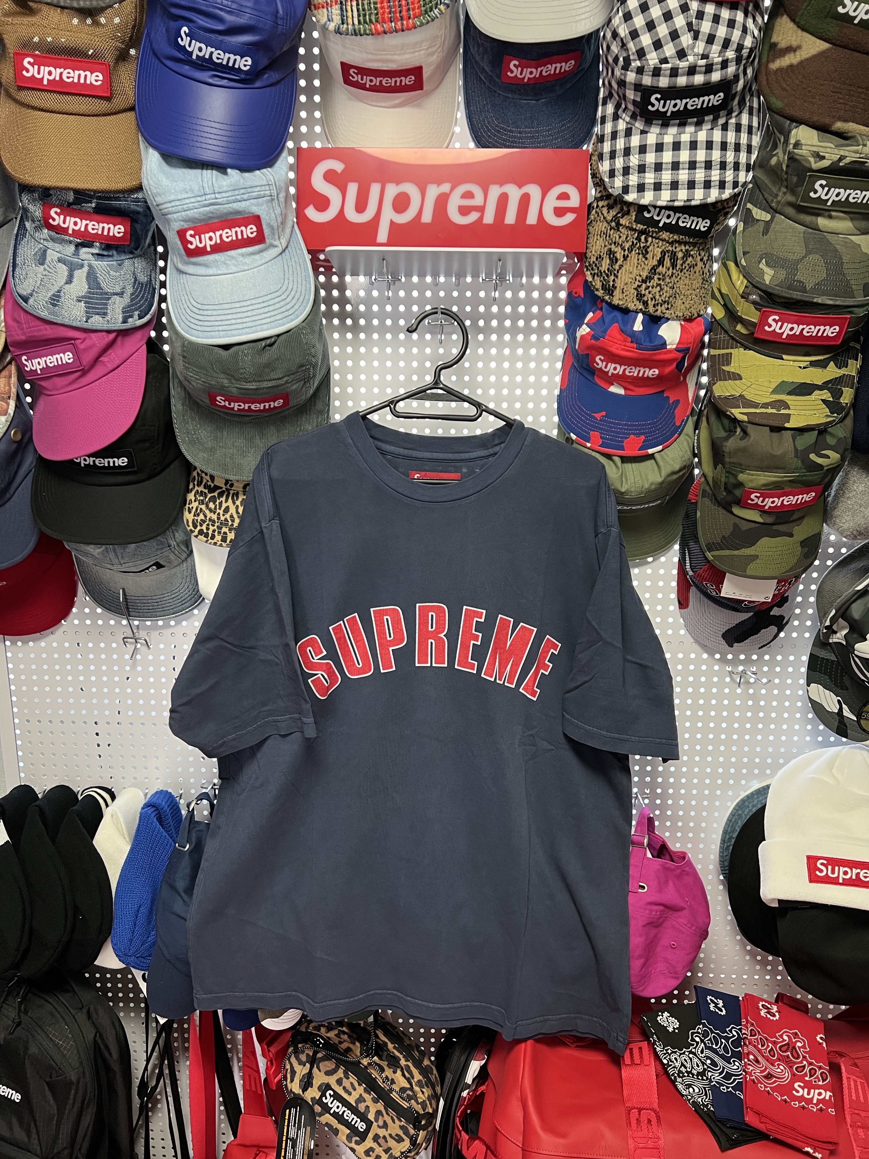 Supreme West Hollywood Box Logo T-Shirt White - 23SS, Supreme x Nike Arc Corduroy 6-Panel Red Camo - 22SS 착용 스타일 - 8