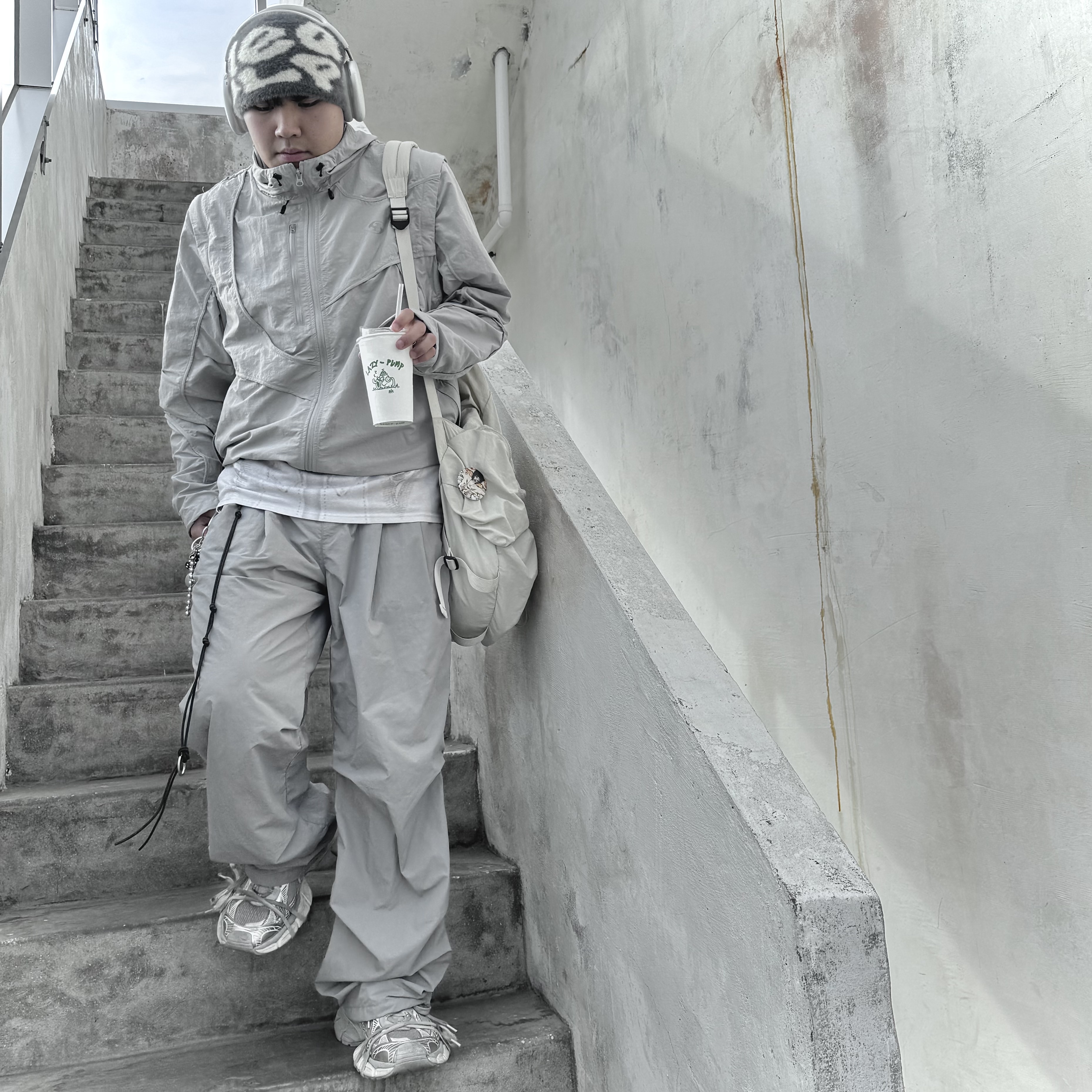 Sansan Gear 2Way Wave Jacket Blue Grey - 24SS, Balenciaga 3XL Sneakers Light Beige 착용 스타일 - 5