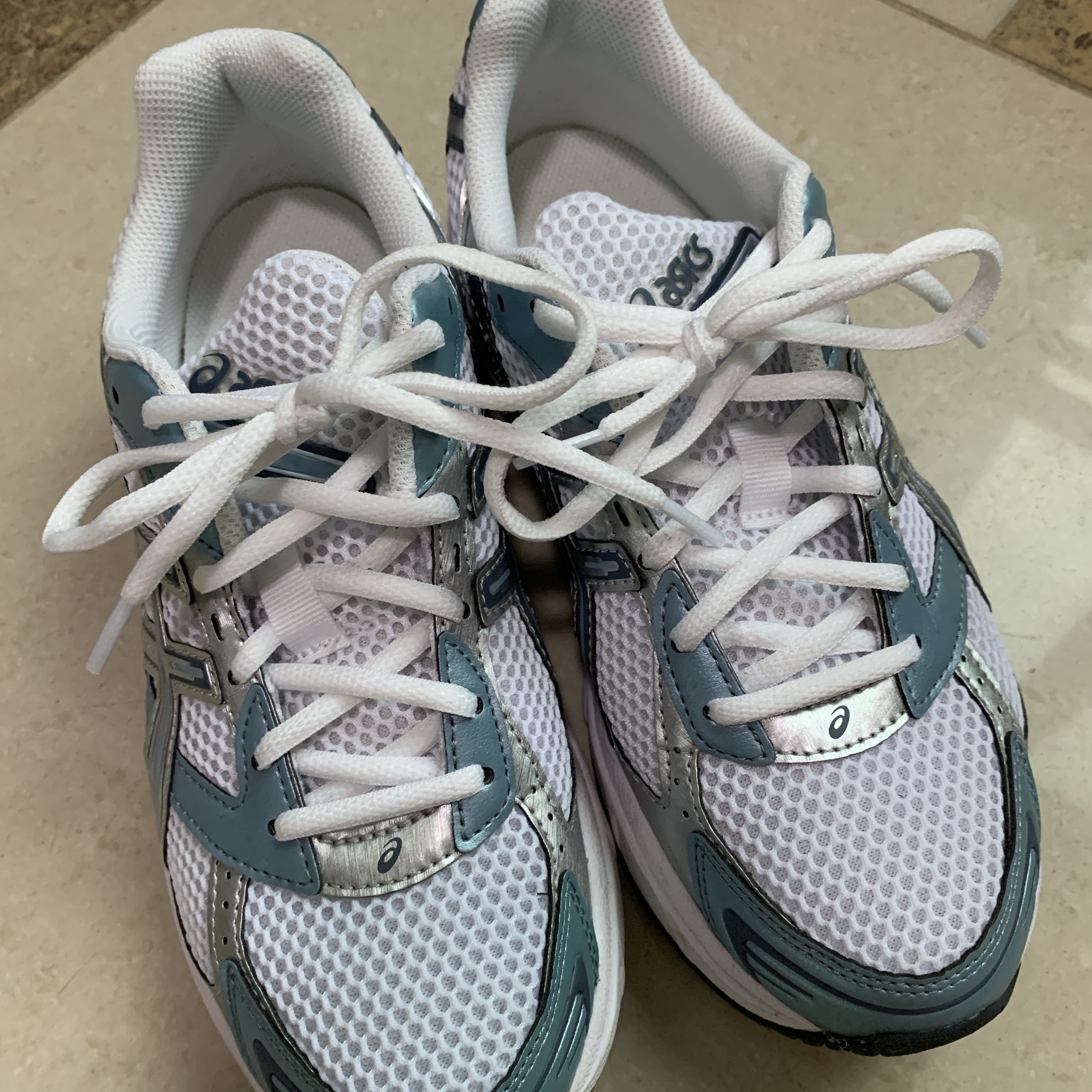 Asics Gel-1130 White Shark Skin 착용 스타일