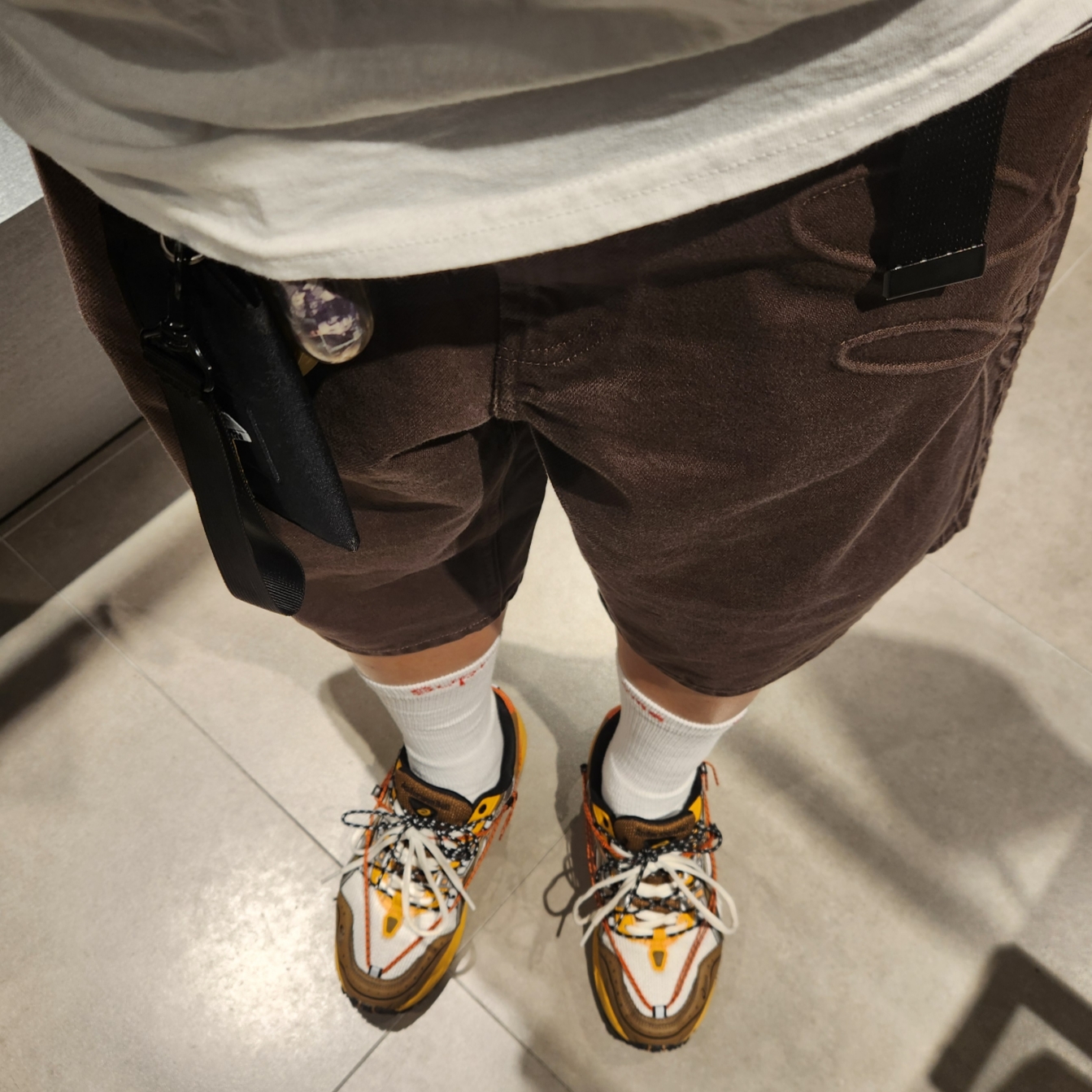 Supreme Script Baggy Denim Short Brown - 24SS, Asics x Andersson Bell Gel-1090 White Orange 착용 스타일 - 1