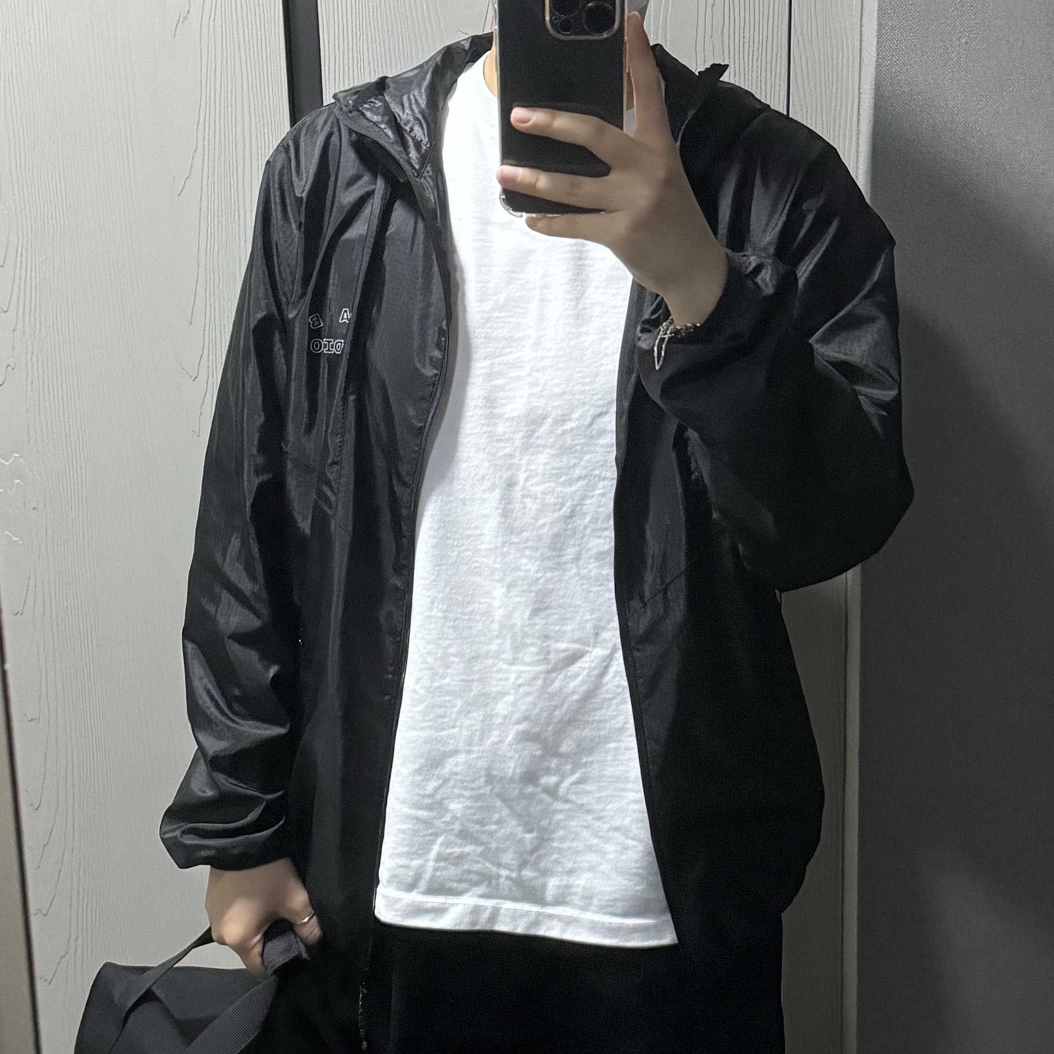 IAB Studio Ripstop Wind Jacket Black 착용 스타일