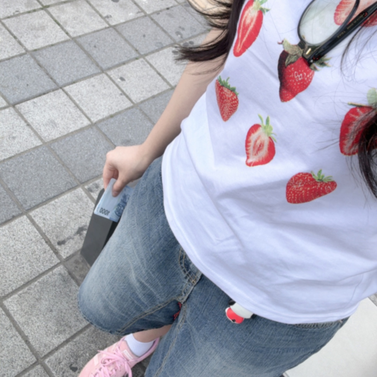 Adidas Bermuda Glow Pink 착용 스타일