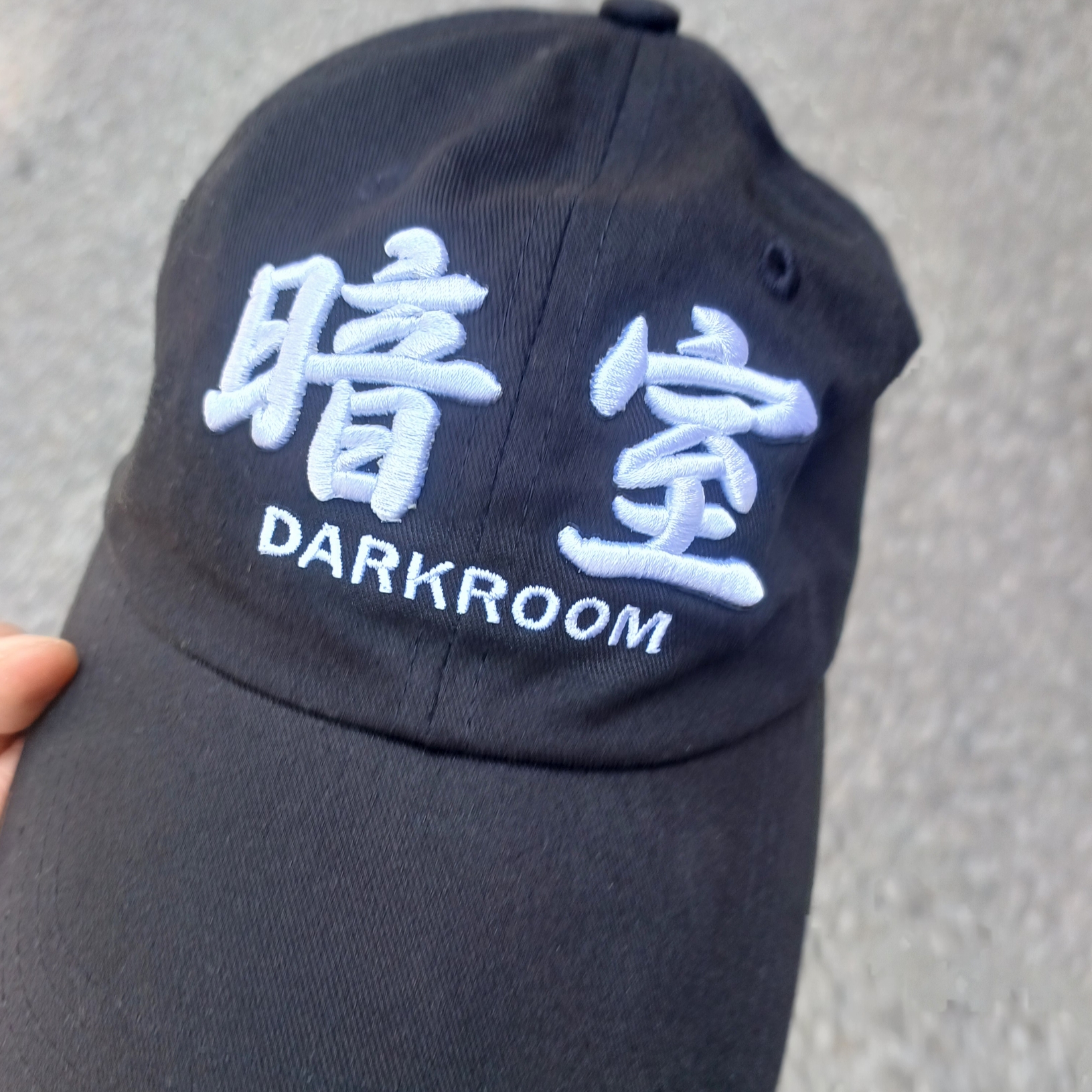 Darkr8m Studio White Logo Cap 착용 스타일 - 1