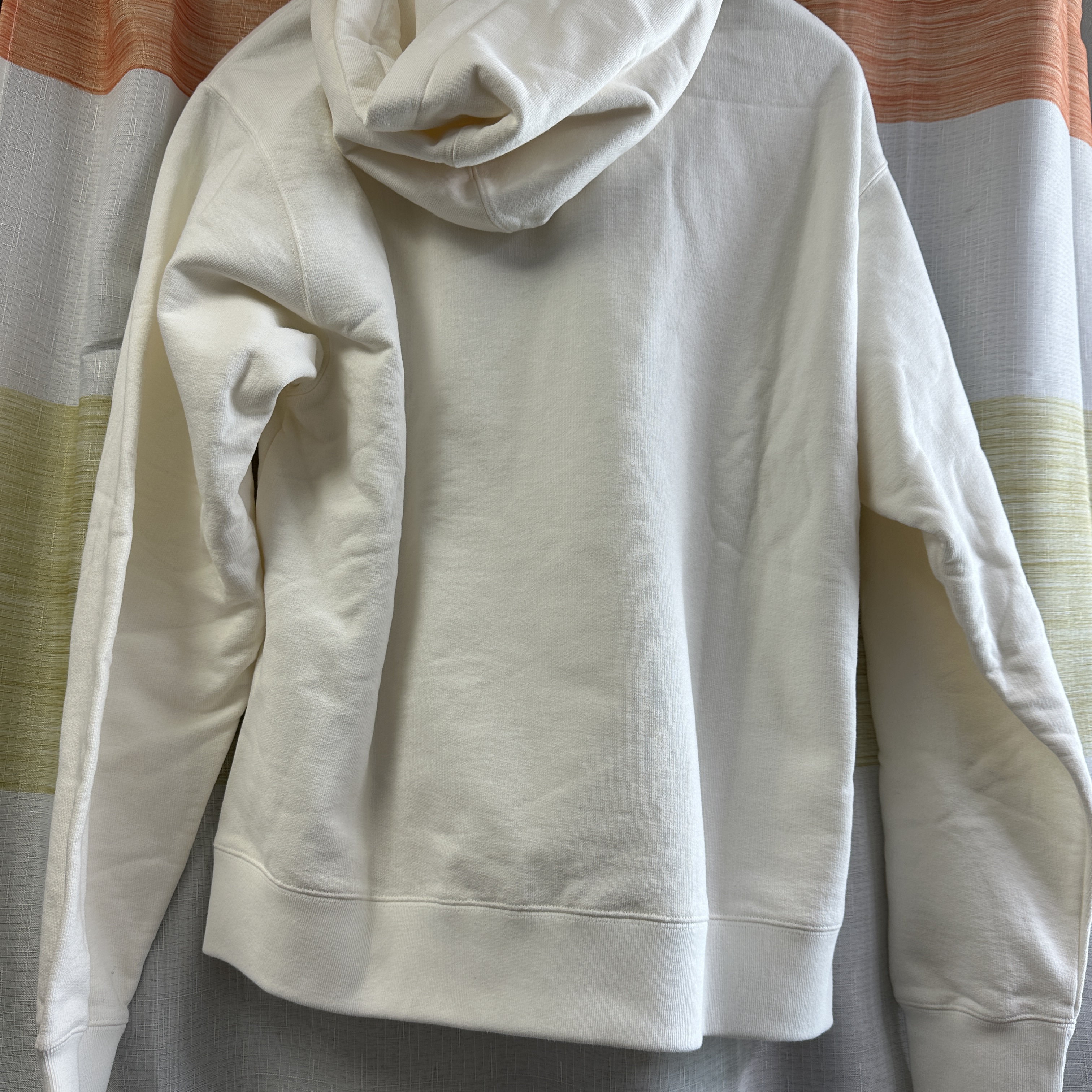 Gucci Love Parade LA Hooded Sweatshirt Ivory 착용 스타일 - 2